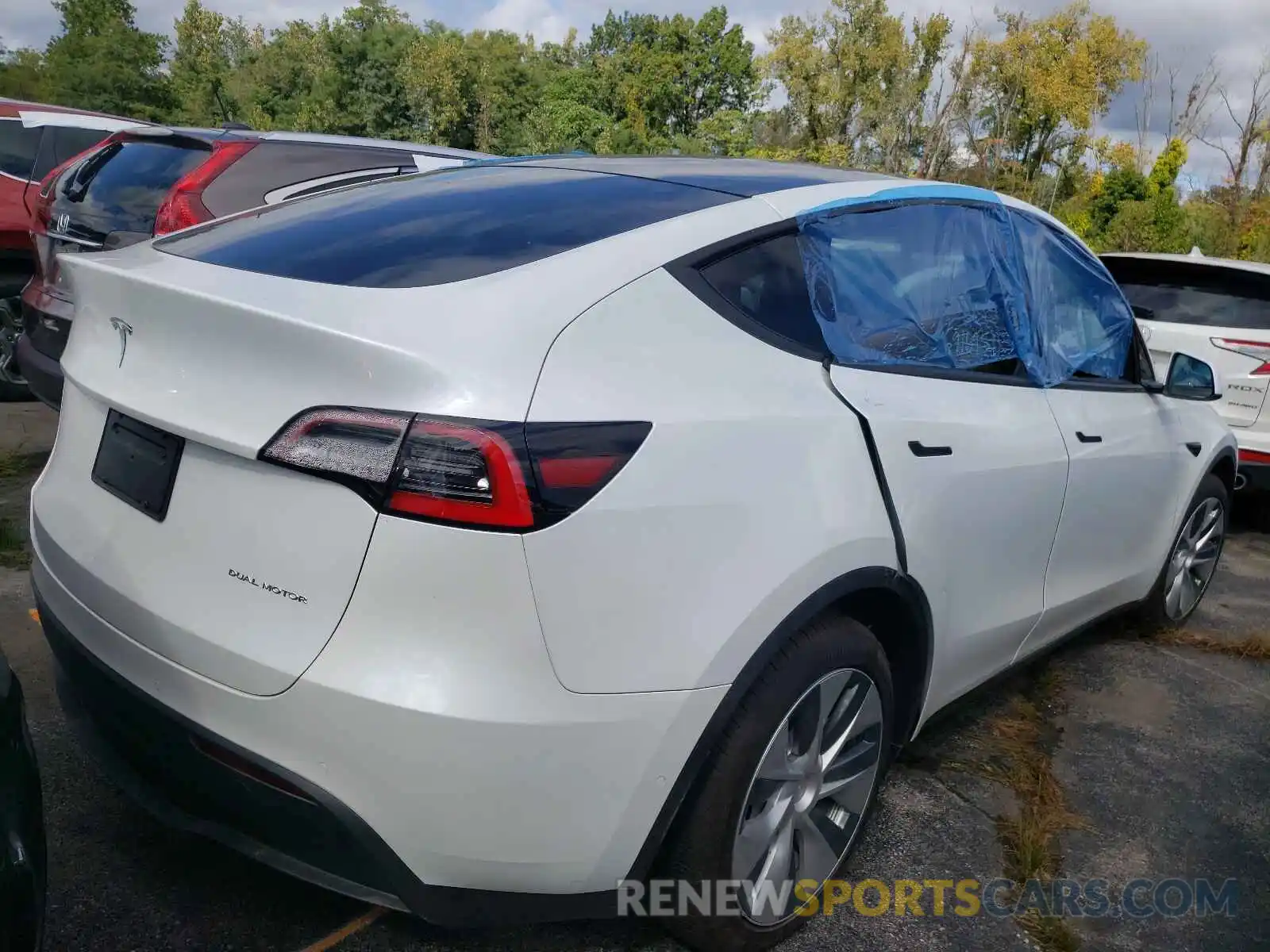 4 Photograph of a damaged car 5YJYGDEEXMF085964 TESLA MODEL Y 2021