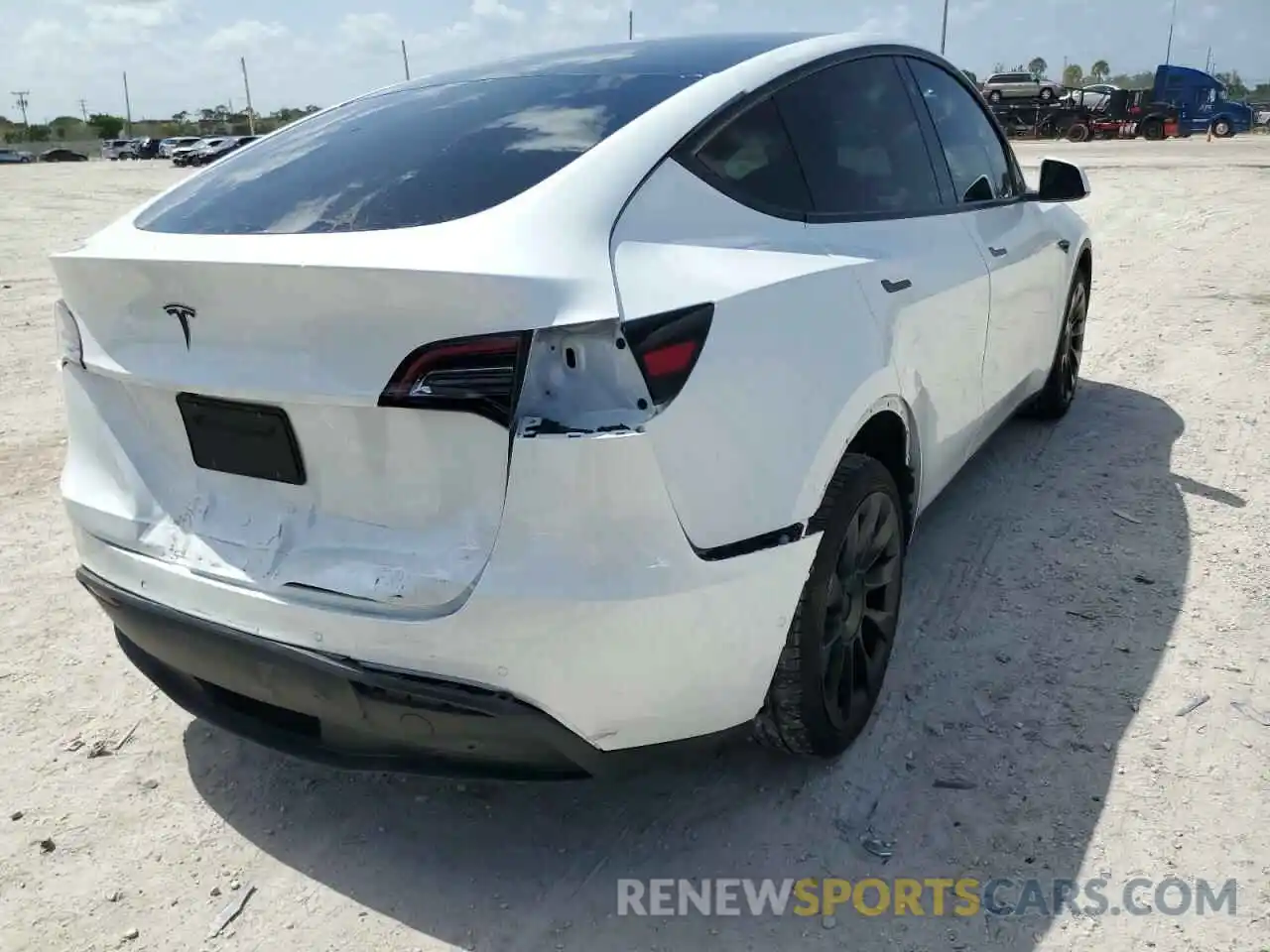 4 Photograph of a damaged car 5YJYGDEEXMF086967 TESLA MODEL Y 2021