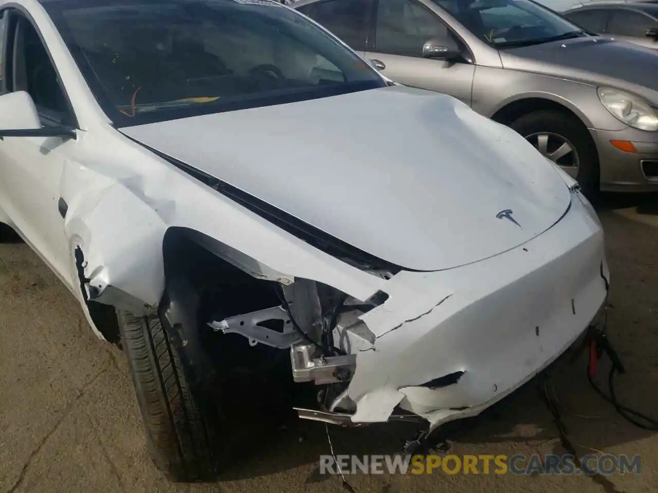 9 Photograph of a damaged car 5YJYGDEEXMF090565 TESLA MODEL Y 2021