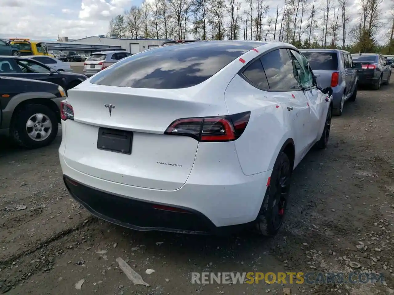 4 Photograph of a damaged car 5YJYGDEEXMF095572 TESLA MODEL Y 2021