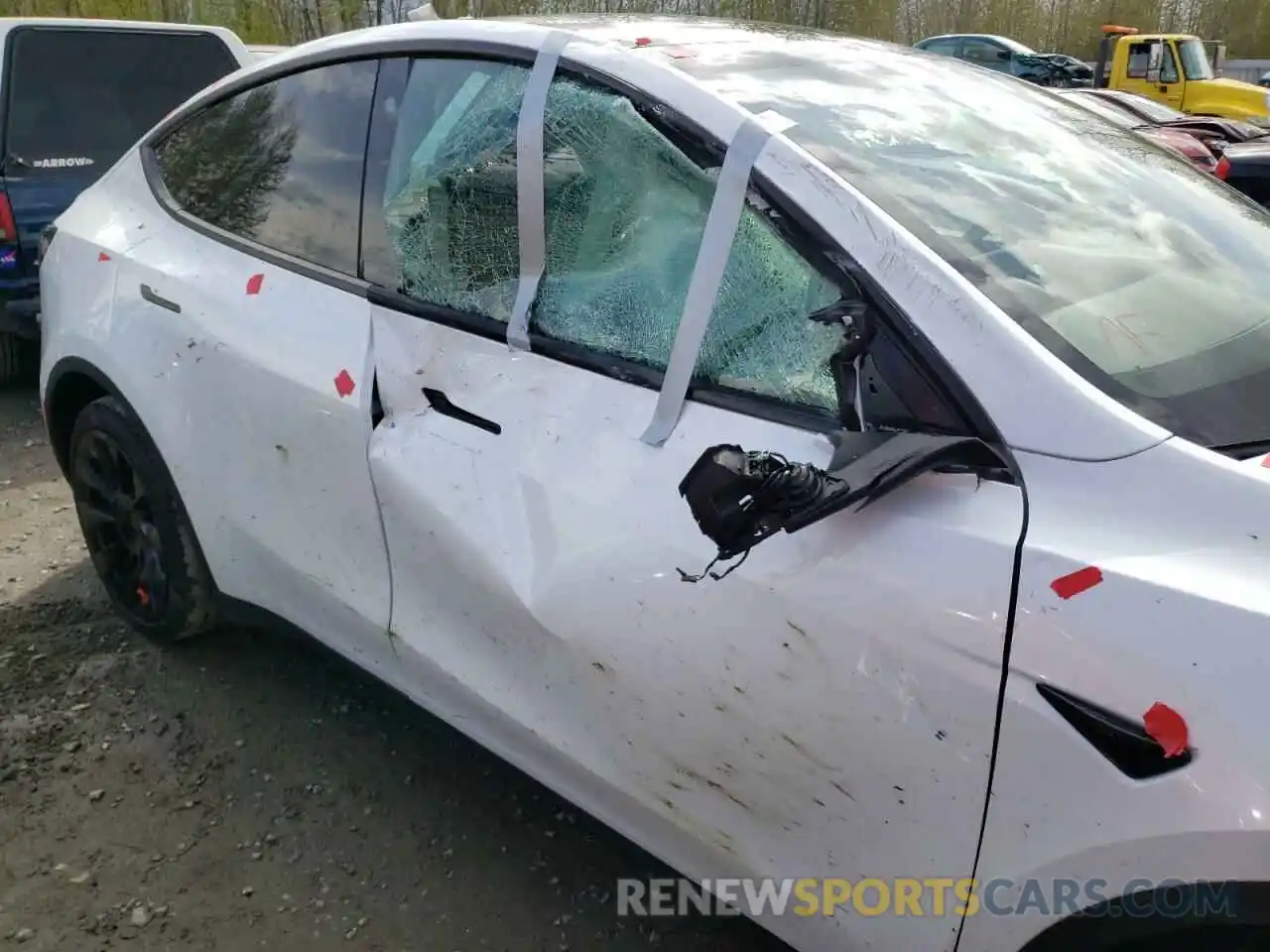 9 Photograph of a damaged car 5YJYGDEEXMF095572 TESLA MODEL Y 2021