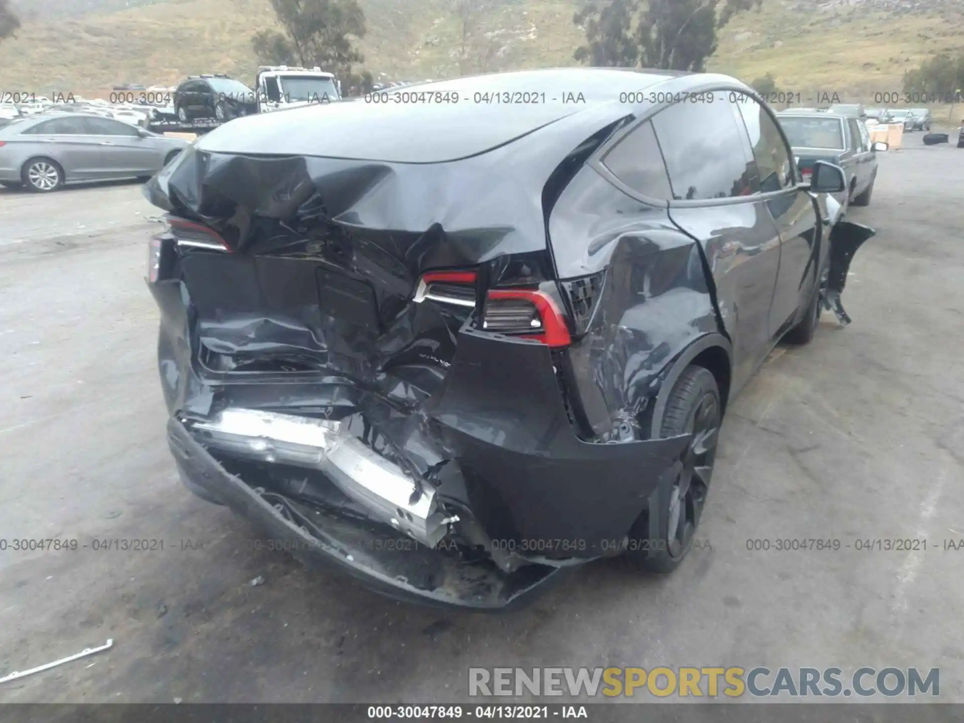 4 Photograph of a damaged car 5YJYGDEEXMF097905 TESLA MODEL Y 2021