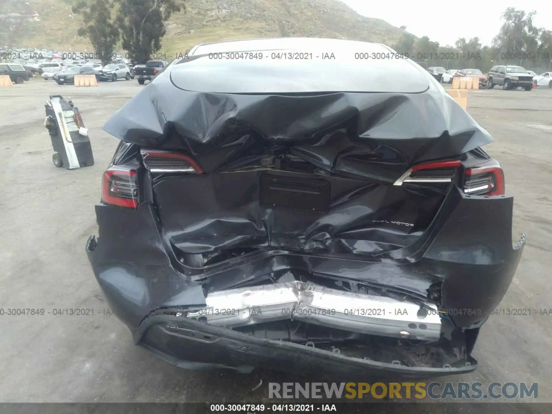 6 Photograph of a damaged car 5YJYGDEEXMF097905 TESLA MODEL Y 2021