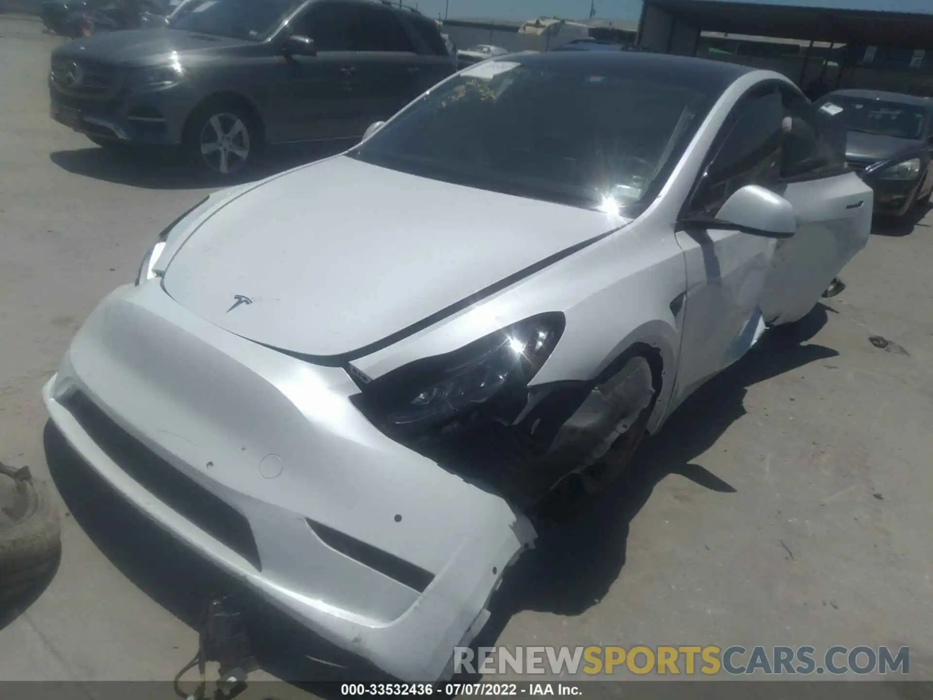 2 Photograph of a damaged car 5YJYGDEEXMF100382 TESLA MODEL Y 2021