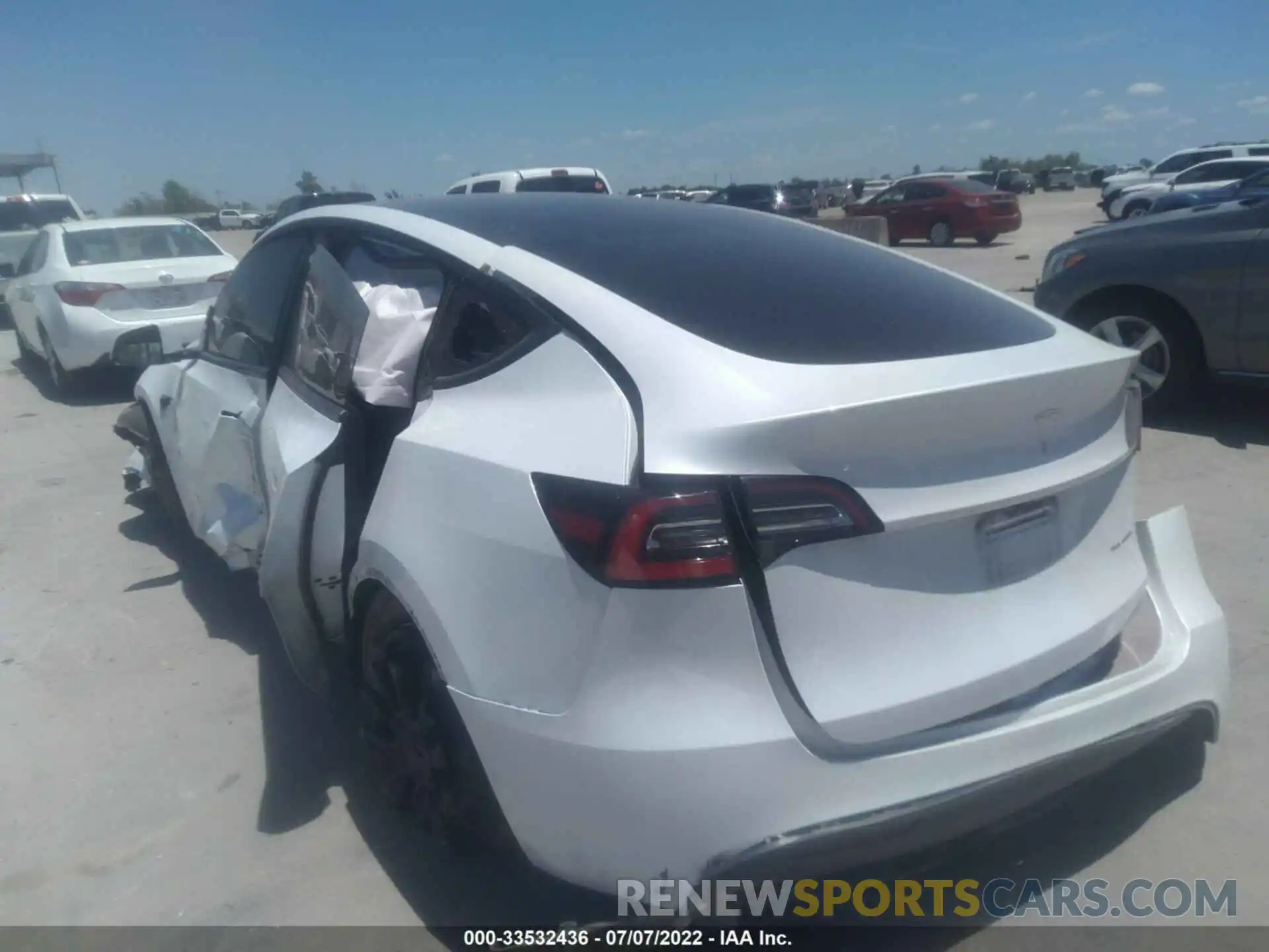 3 Photograph of a damaged car 5YJYGDEEXMF100382 TESLA MODEL Y 2021