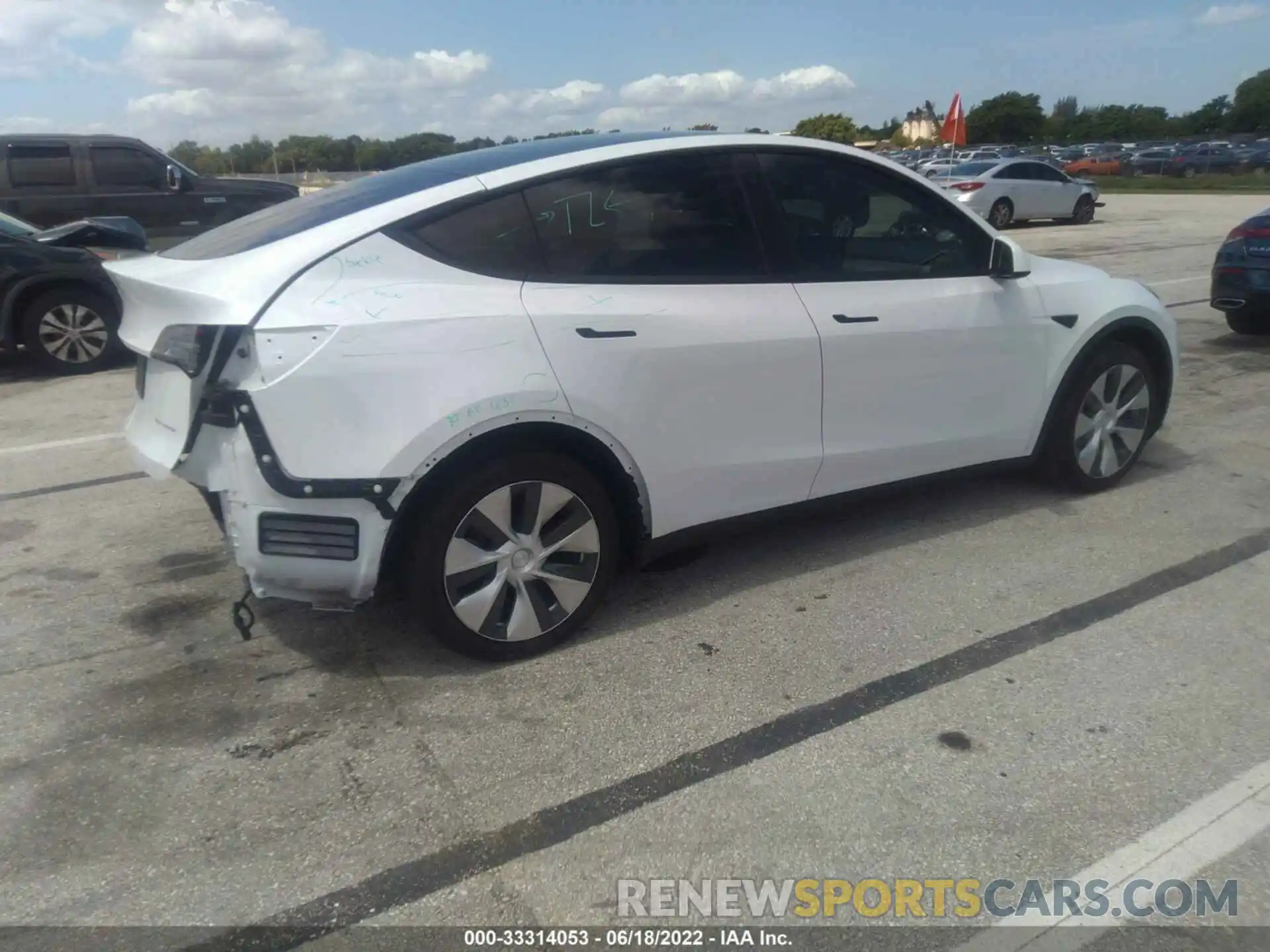 4 Photograph of a damaged car 5YJYGDEEXMF114380 TESLA MODEL Y 2021