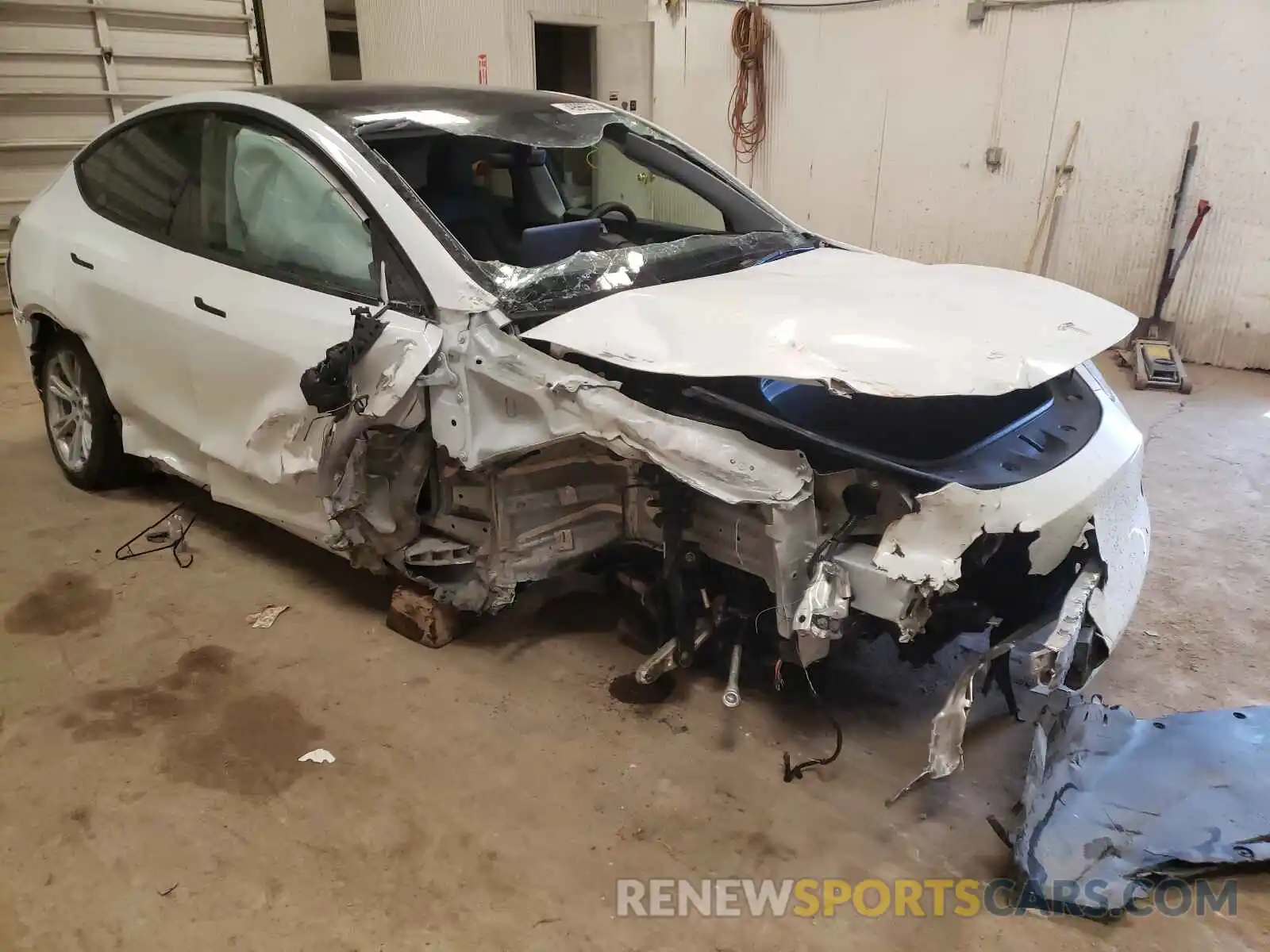 1 Photograph of a damaged car 5YJYGDEEXMF122320 TESLA MODEL Y 2021