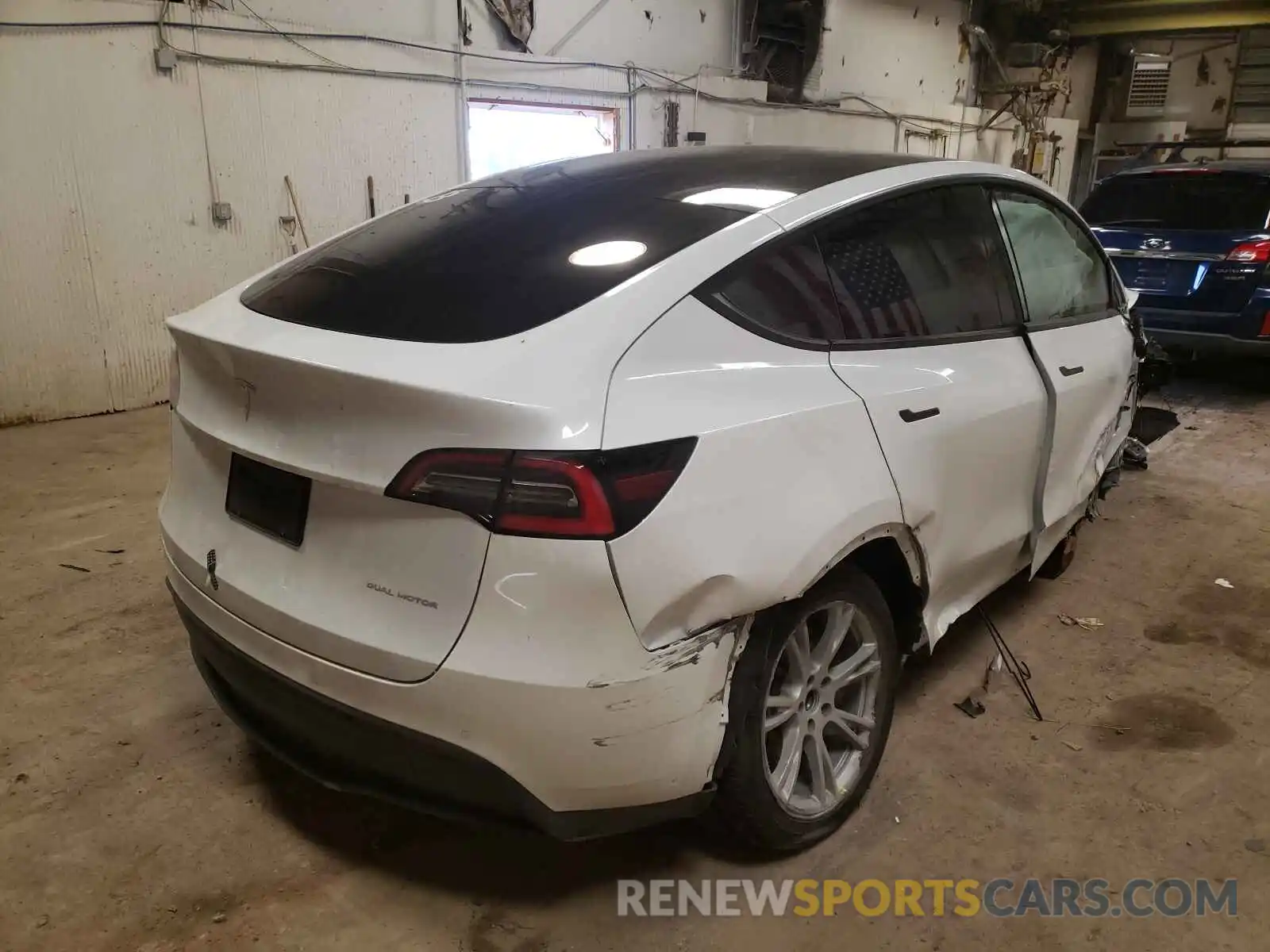 4 Photograph of a damaged car 5YJYGDEEXMF122320 TESLA MODEL Y 2021