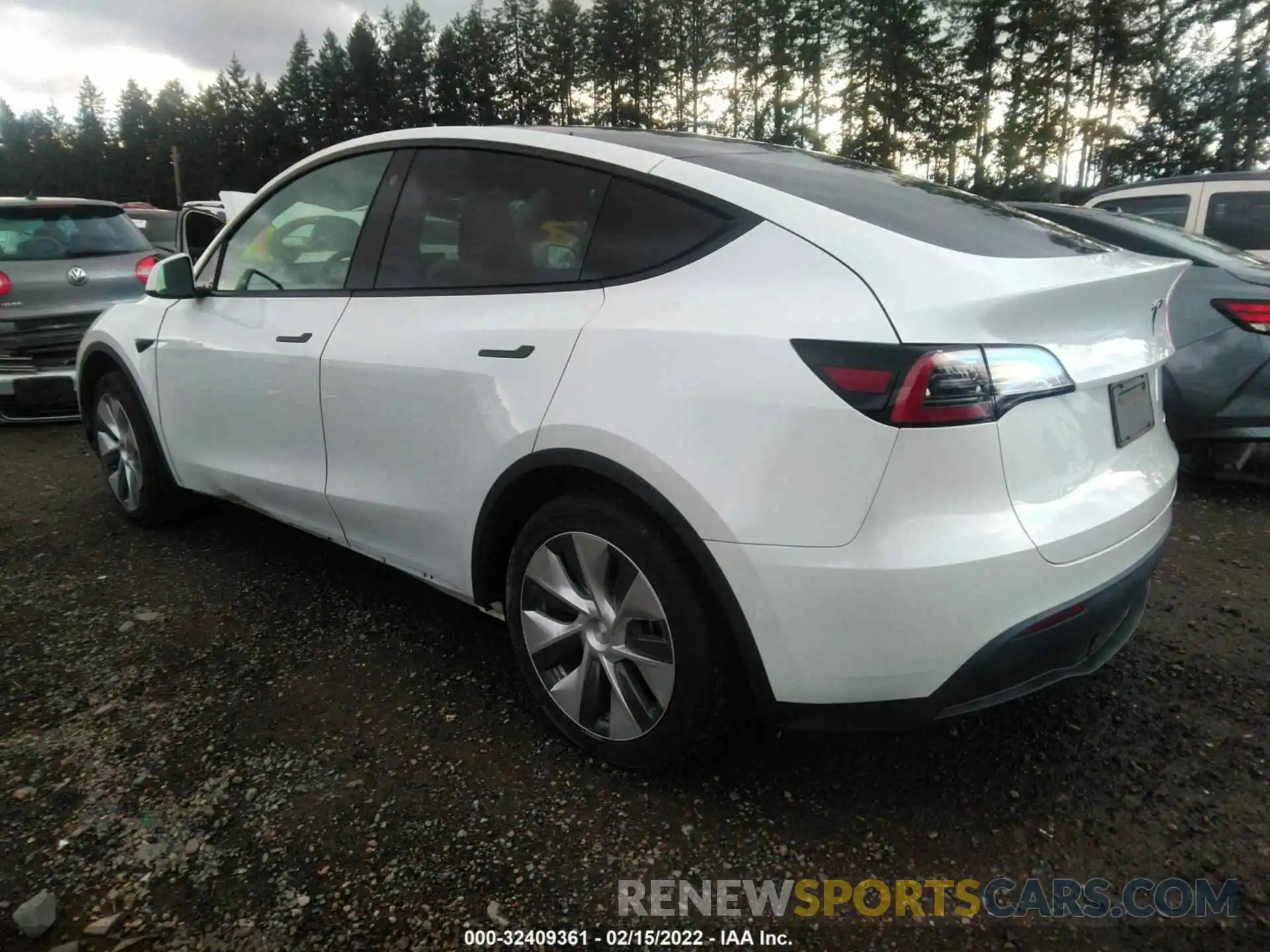 3 Photograph of a damaged car 5YJYGDEEXMF145483 TESLA MODEL Y 2021