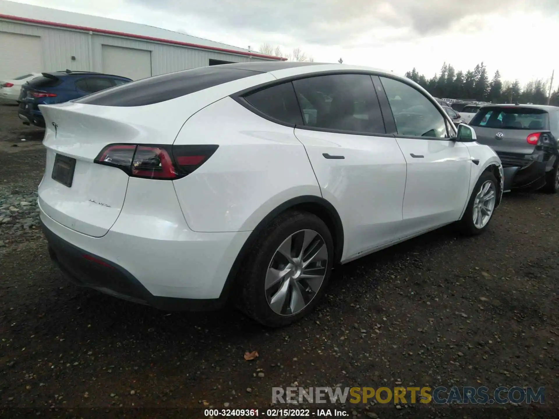 4 Photograph of a damaged car 5YJYGDEEXMF145483 TESLA MODEL Y 2021