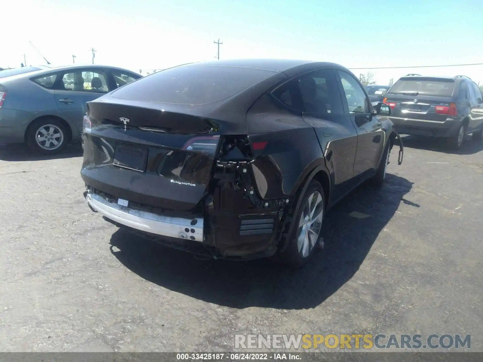 4 Photograph of a damaged car 5YJYGDEEXMF152045 TESLA MODEL Y 2021