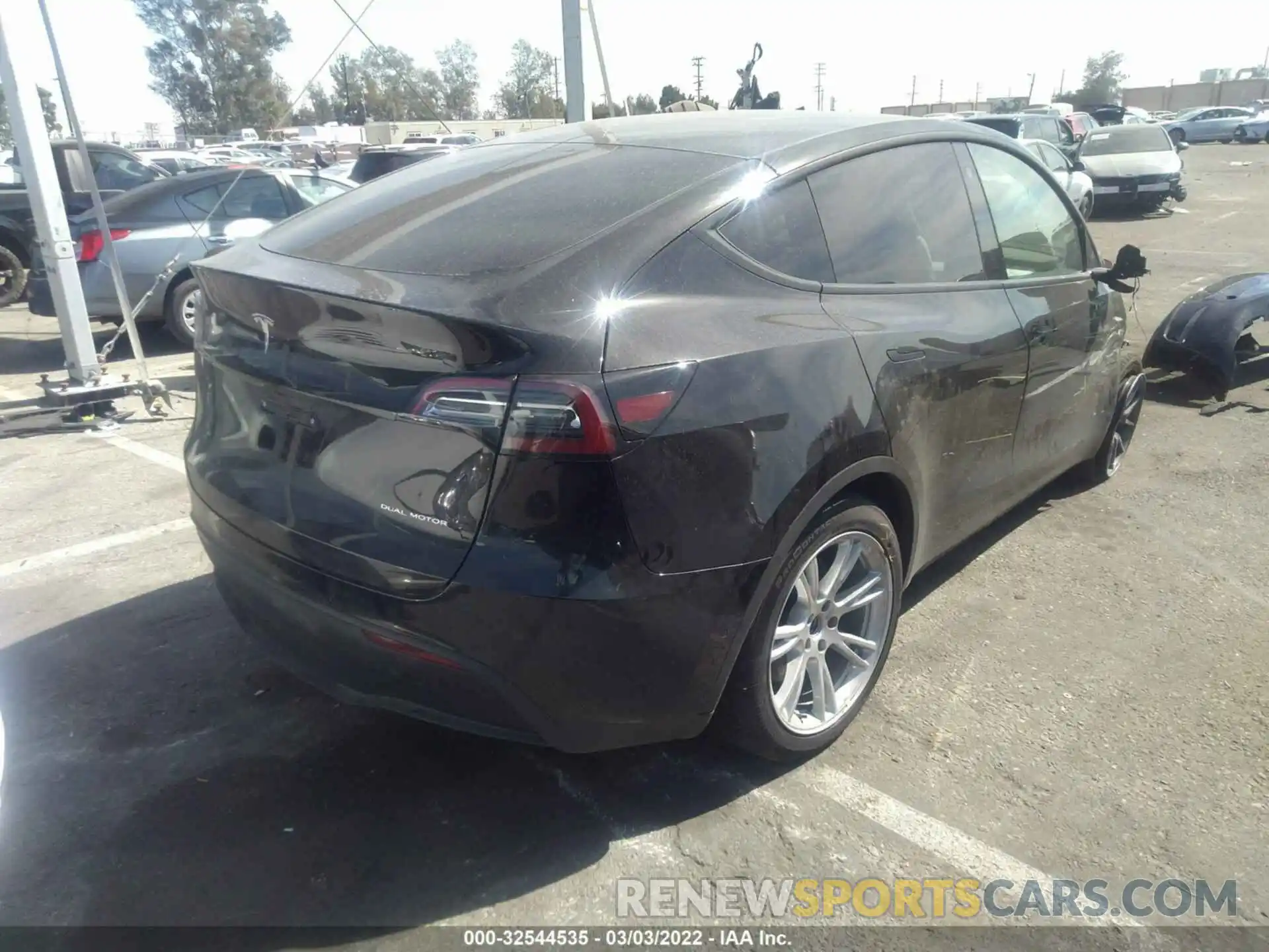 4 Photograph of a damaged car 5YJYGDEEXMF152515 TESLA MODEL Y 2021