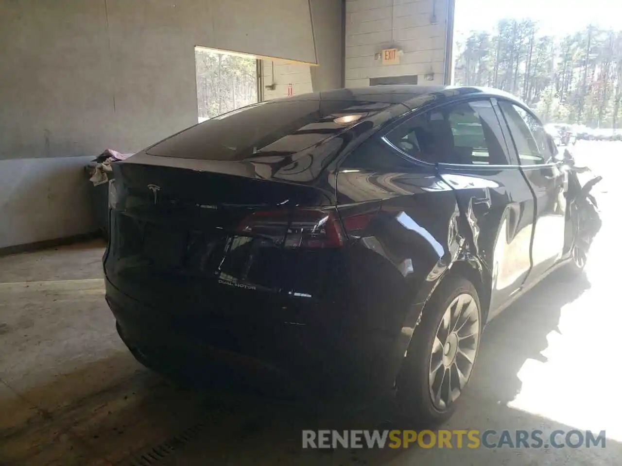 4 Photograph of a damaged car 5YJYGDEEXMF175230 TESLA MODEL Y 2021