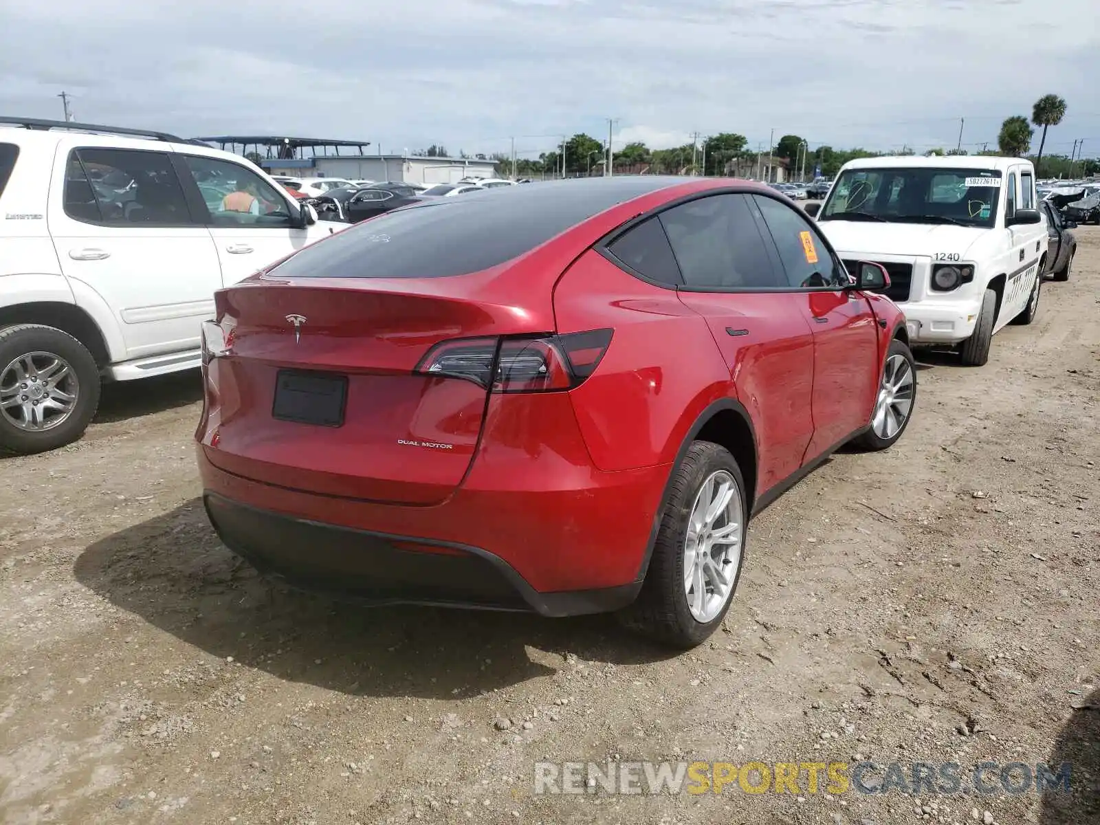 4 Photograph of a damaged car 5YJYGDEEXMF177348 TESLA MODEL Y 2021