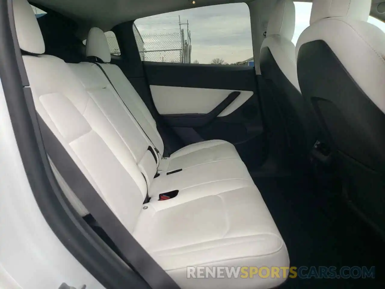 6 Photograph of a damaged car 5YJYGDEEXMF178953 TESLA MODEL Y 2021