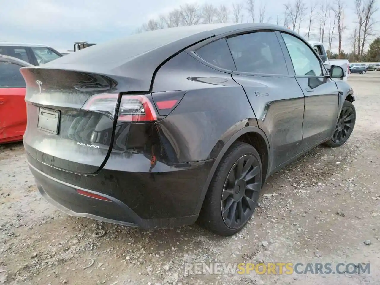 4 Photograph of a damaged car 5YJYGDEEXMF183103 TESLA MODEL Y 2021