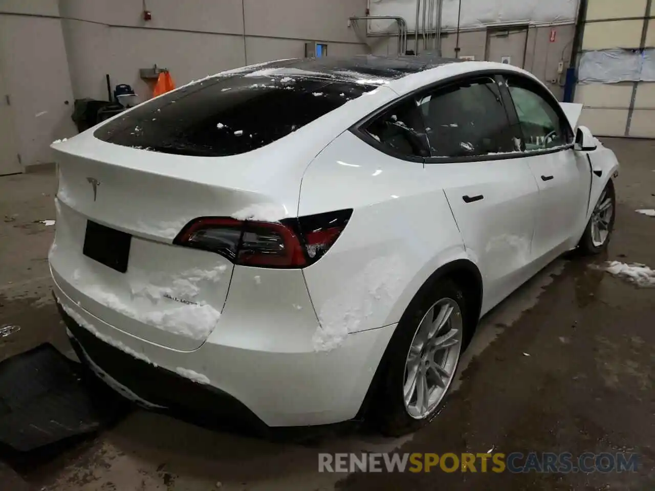 4 Photograph of a damaged car 5YJYGDEEXMF202717 TESLA MODEL Y 2021