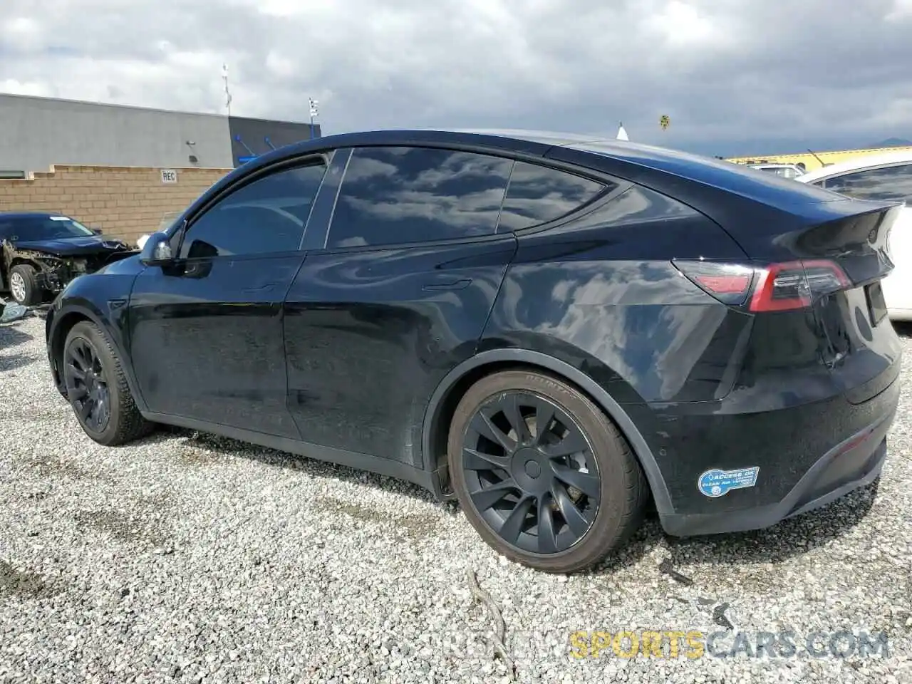 2 Photograph of a damaged car 5YJYGDEEXMF216326 TESLA MODEL Y 2021