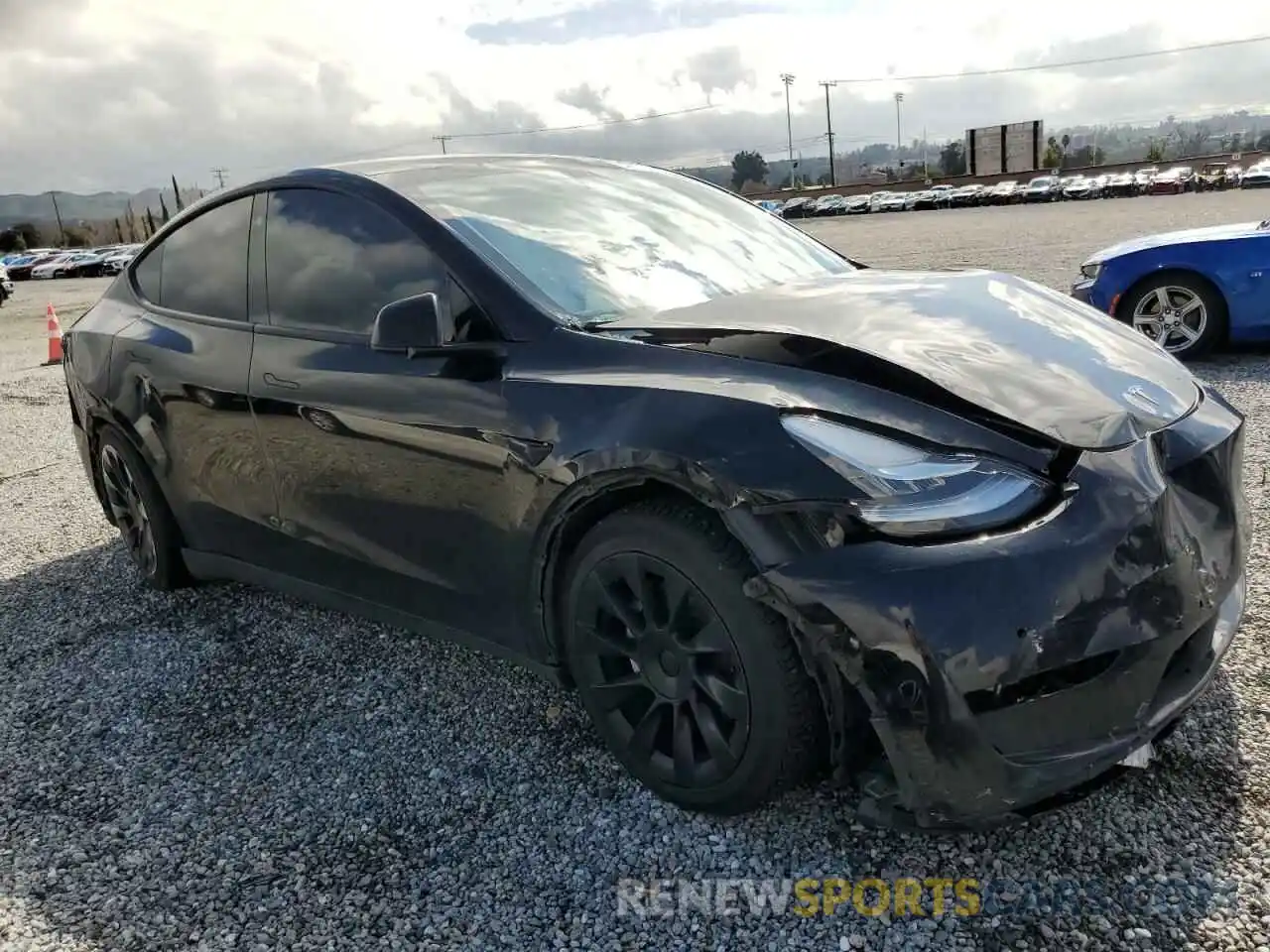 4 Photograph of a damaged car 5YJYGDEEXMF216326 TESLA MODEL Y 2021