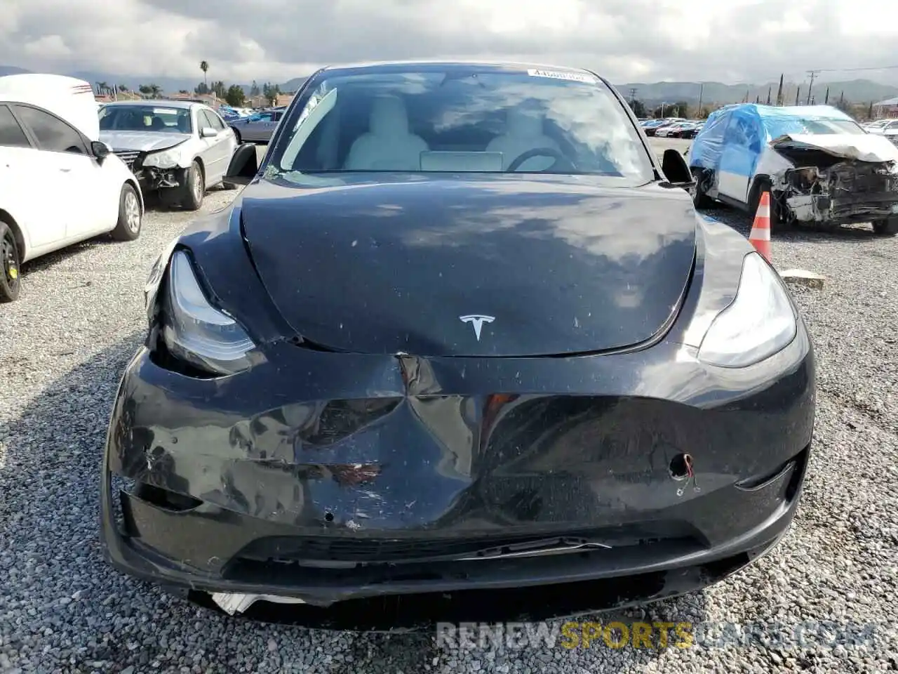 5 Photograph of a damaged car 5YJYGDEEXMF216326 TESLA MODEL Y 2021