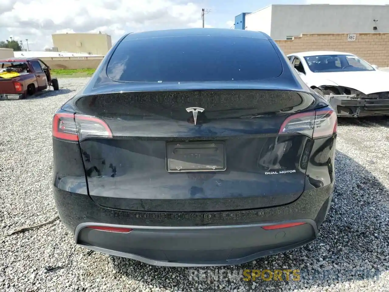 6 Photograph of a damaged car 5YJYGDEEXMF216326 TESLA MODEL Y 2021