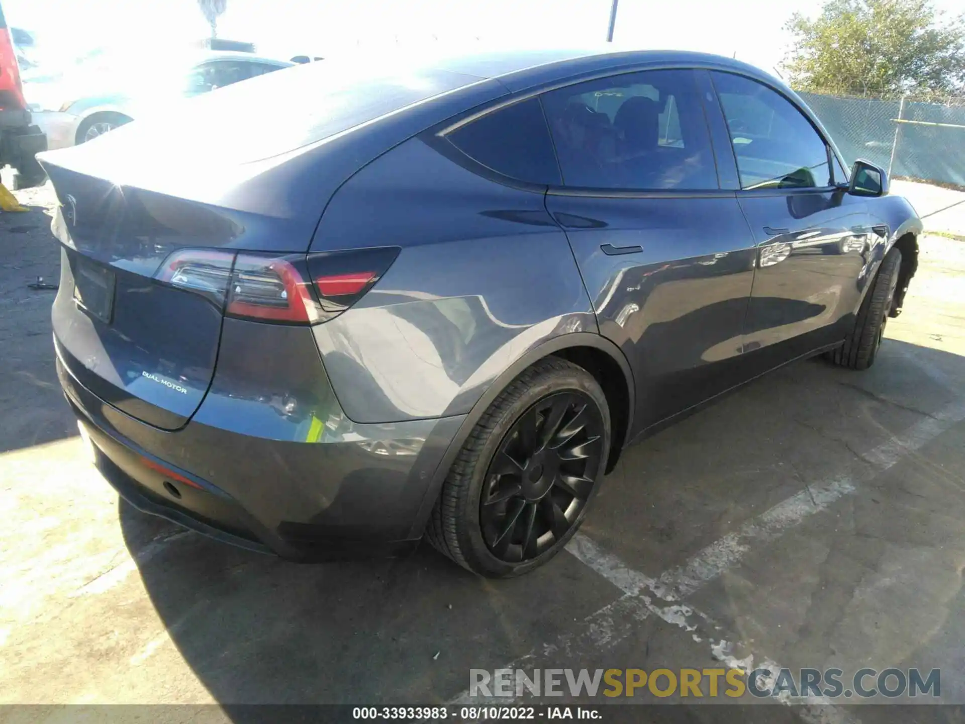 4 Photograph of a damaged car 5YJYGDEEXMF218190 TESLA MODEL Y 2021