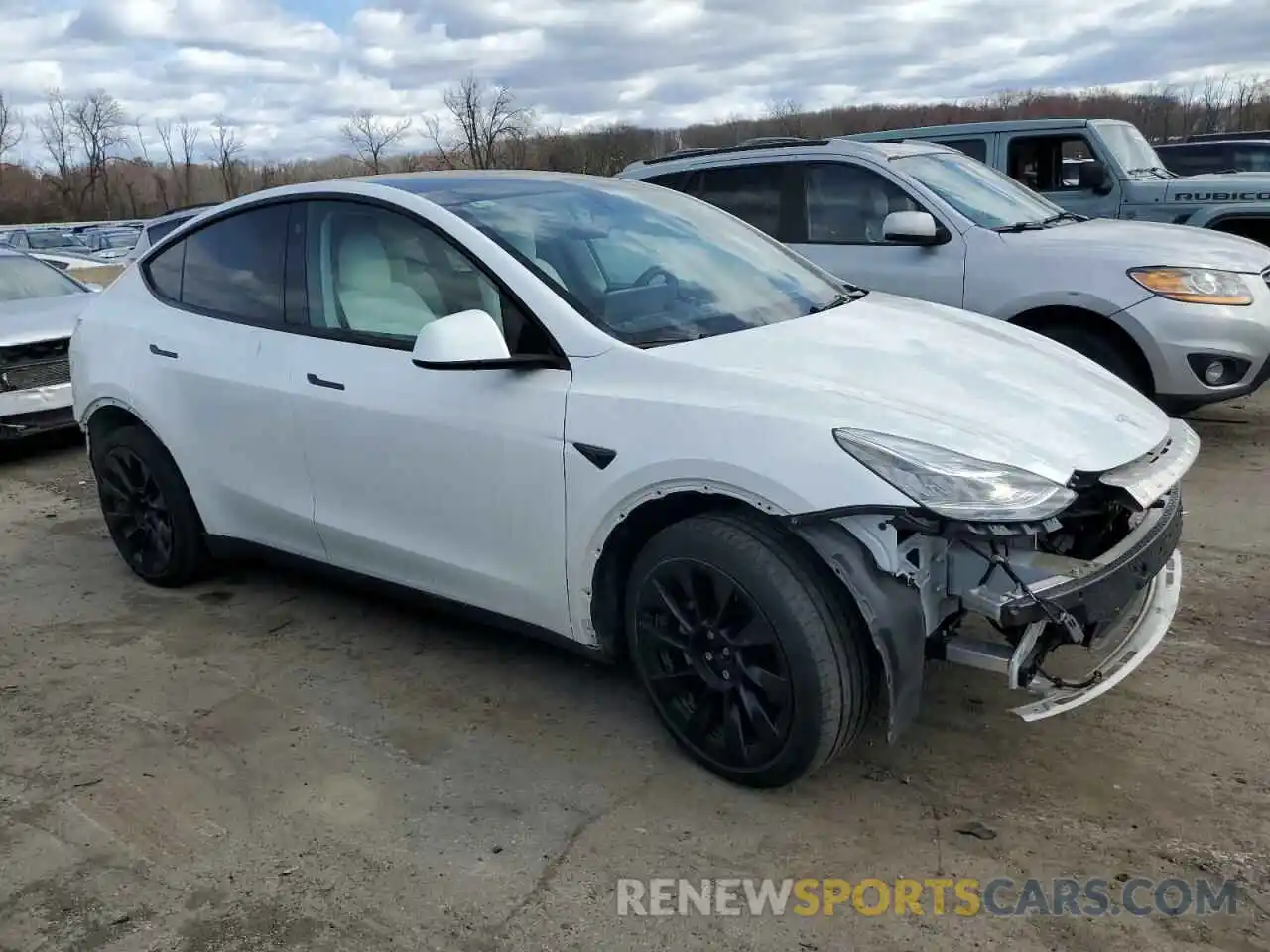 4 Photograph of a damaged car 5YJYGDEEXMF225107 TESLA MODEL Y 2021