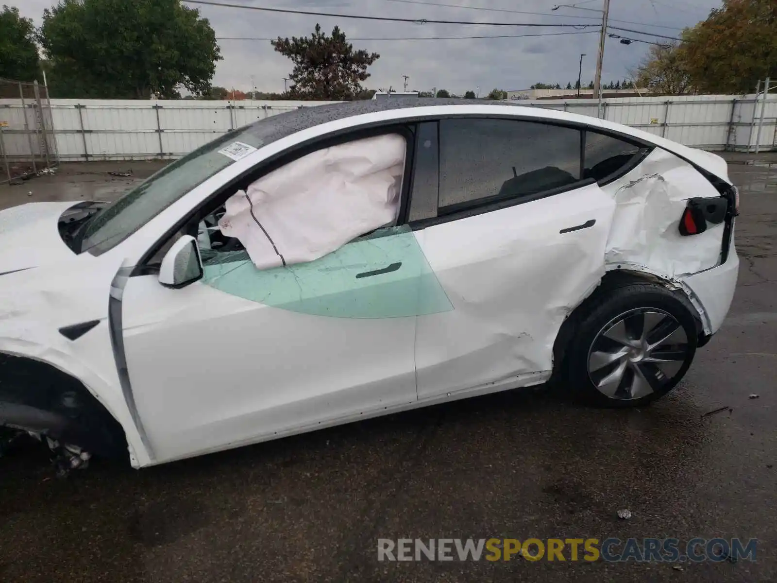 9 Photograph of a damaged car 5YJYGDEEXMF230937 TESLA MODEL Y 2021