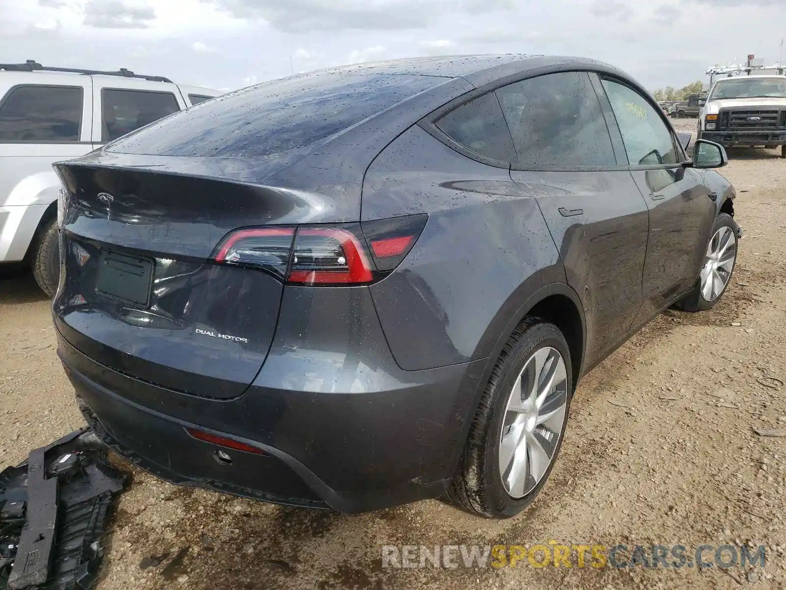 4 Photograph of a damaged car 5YJYGDEEXMF244496 TESLA MODEL Y 2021