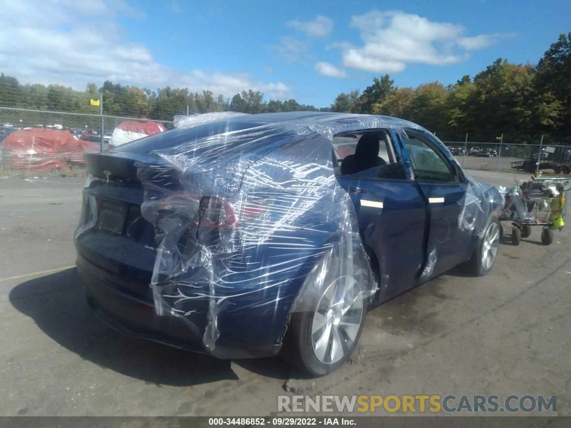 4 Photograph of a damaged car 5YJYGDEEXMF254073 TESLA MODEL Y 2021