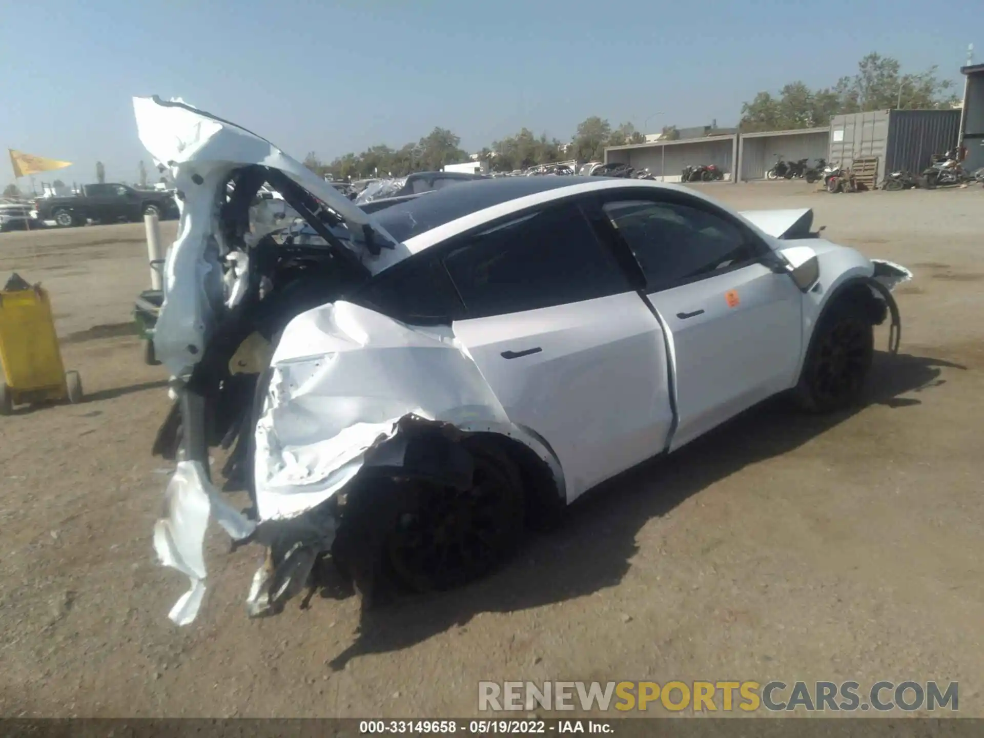 4 Photograph of a damaged car 5YJYGDEEXMF301893 TESLA MODEL Y 2021