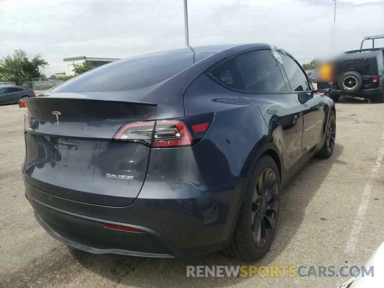 4 Photograph of a damaged car 5YJYGDEF0MF252583 TESLA MODEL Y 2021