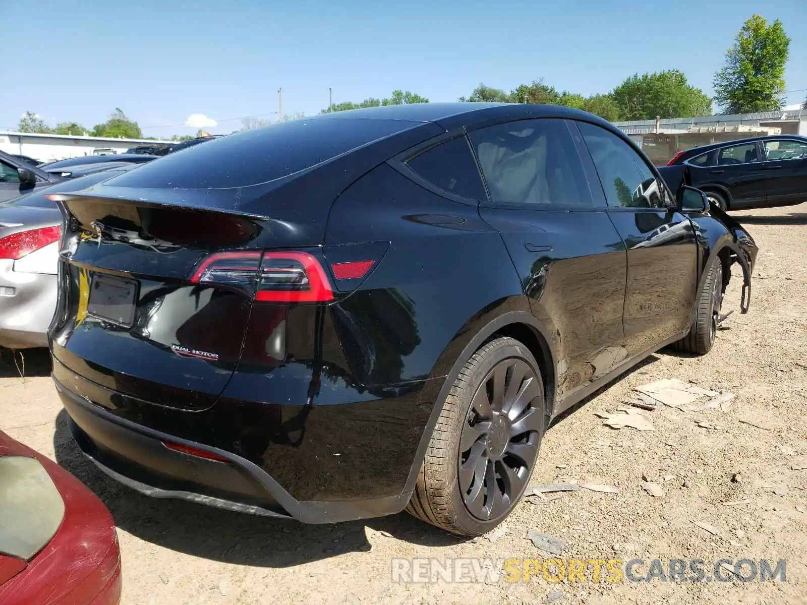 4 Photograph of a damaged car 5YJYGDEF1MF081813 TESLA MODEL Y 2021