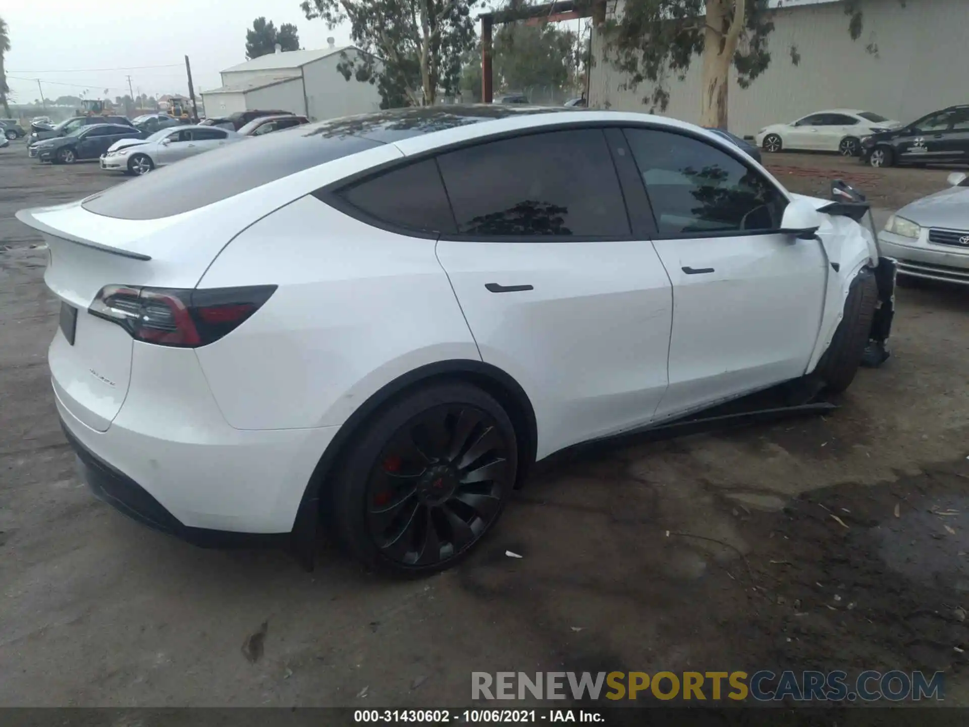 4 Photograph of a damaged car 5YJYGDEF1MF157885 TESLA MODEL Y 2021