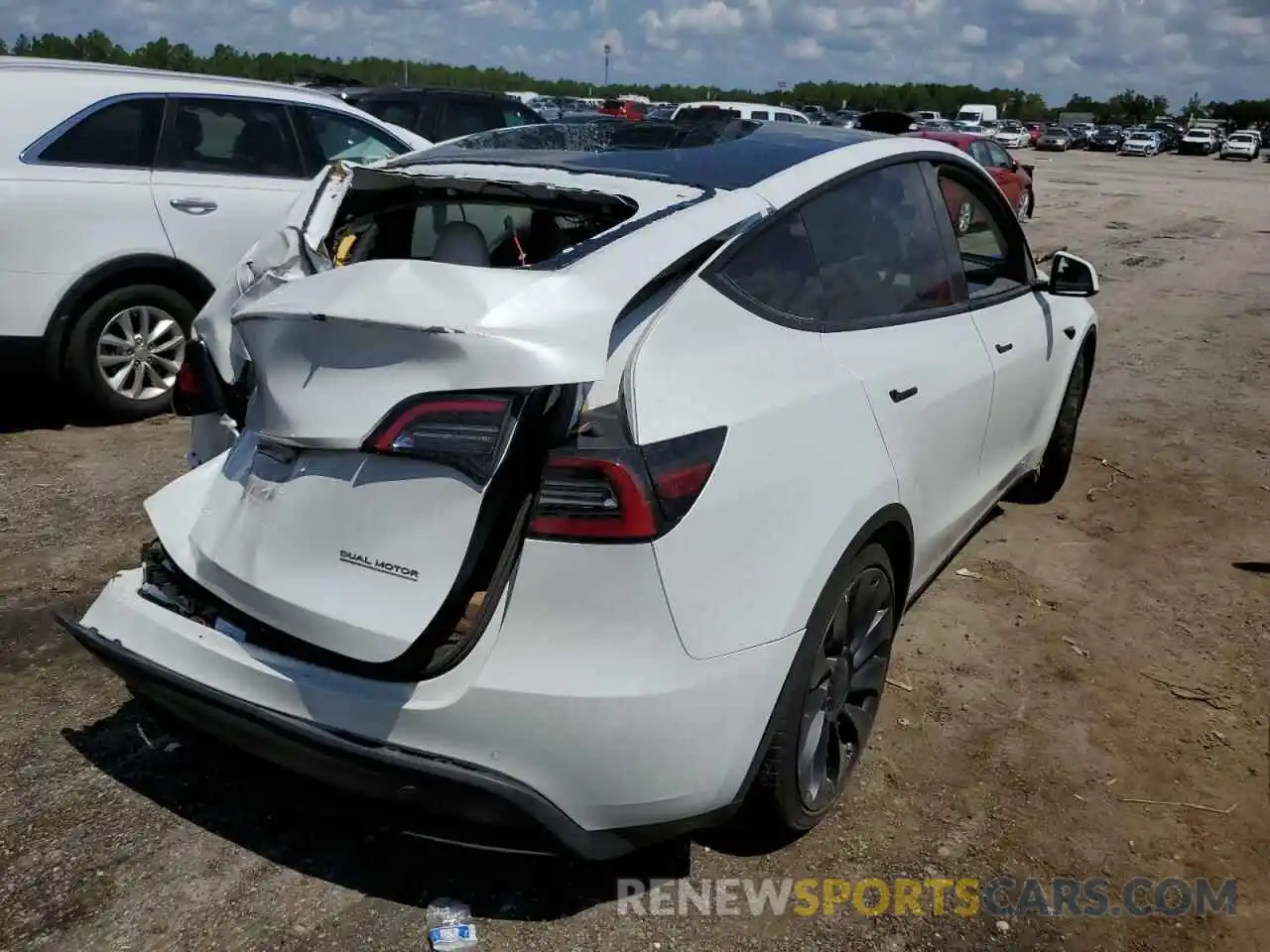 4 Photograph of a damaged car 5YJYGDEF1MF196962 TESLA MODEL Y 2021