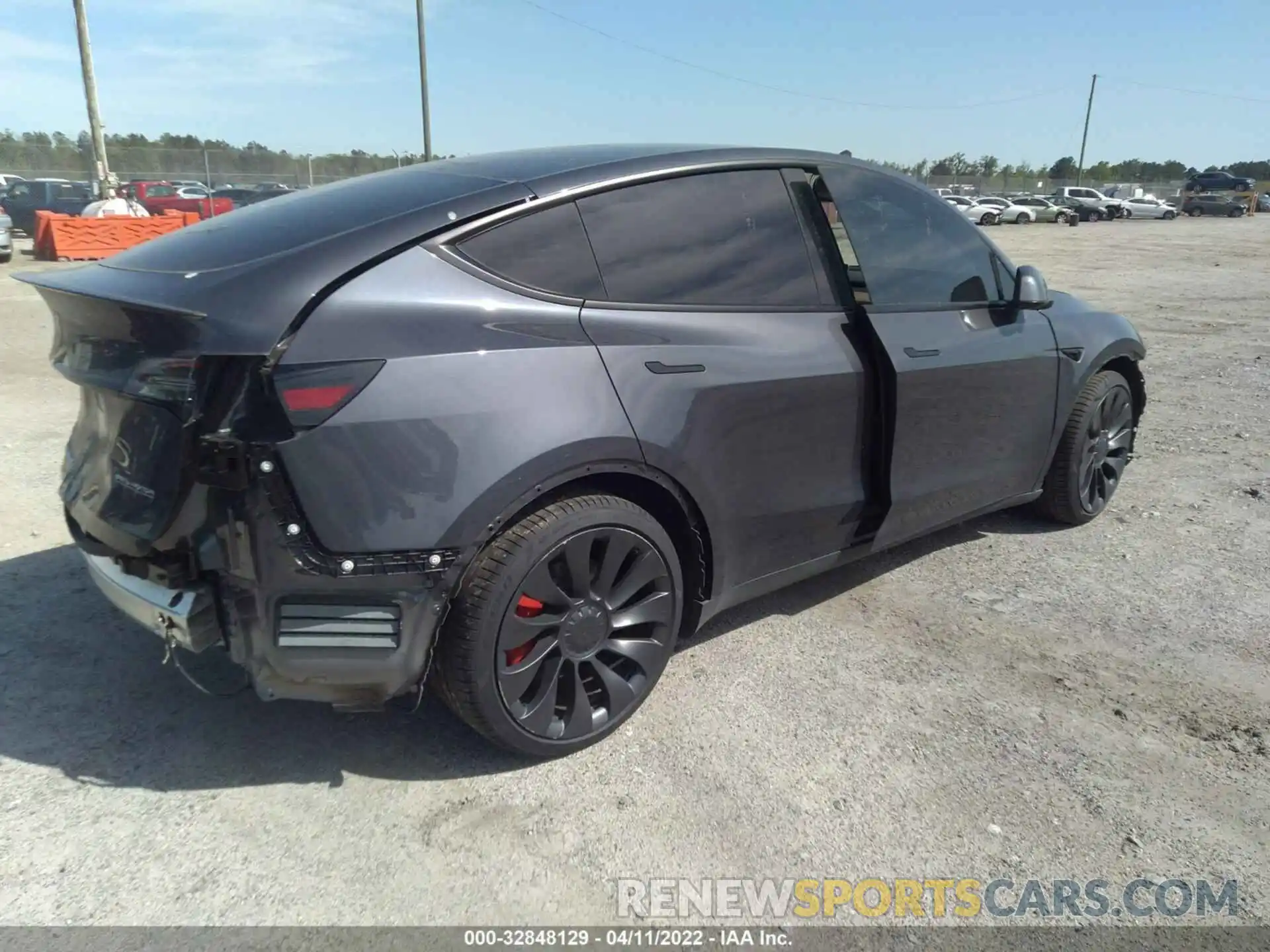 4 Photograph of a damaged car 5YJYGDEF1MF197500 TESLA MODEL Y 2021