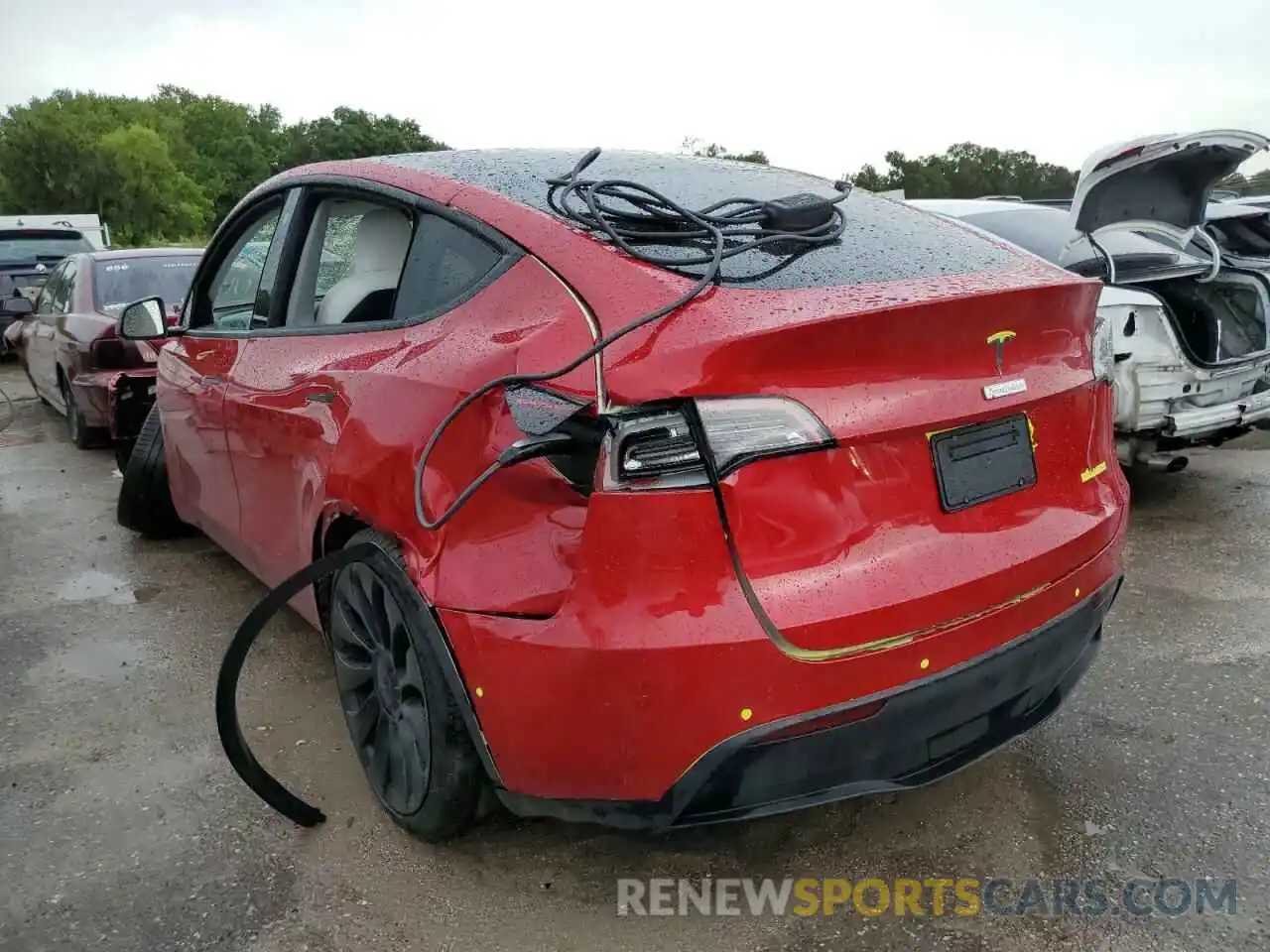 3 Photograph of a damaged car 5YJYGDEF1MF258196 TESLA MODEL Y 2021