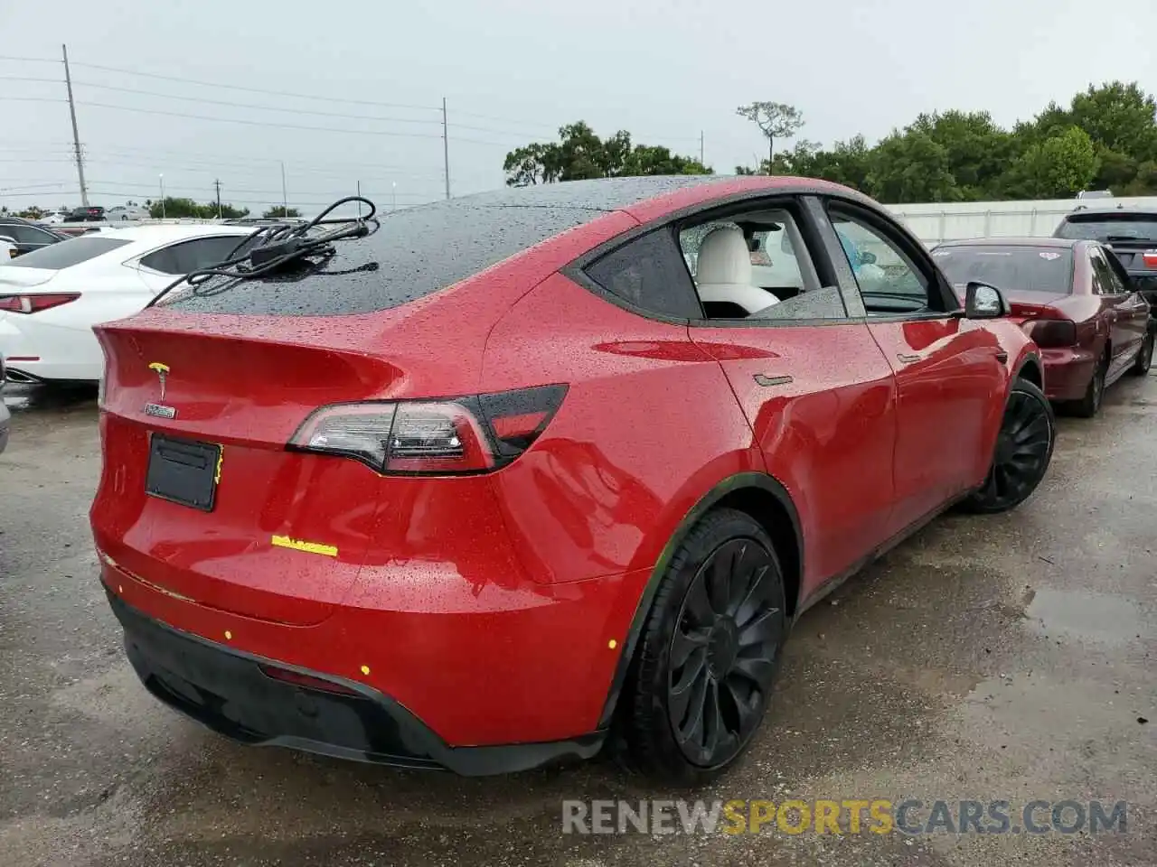 4 Photograph of a damaged car 5YJYGDEF1MF258196 TESLA MODEL Y 2021