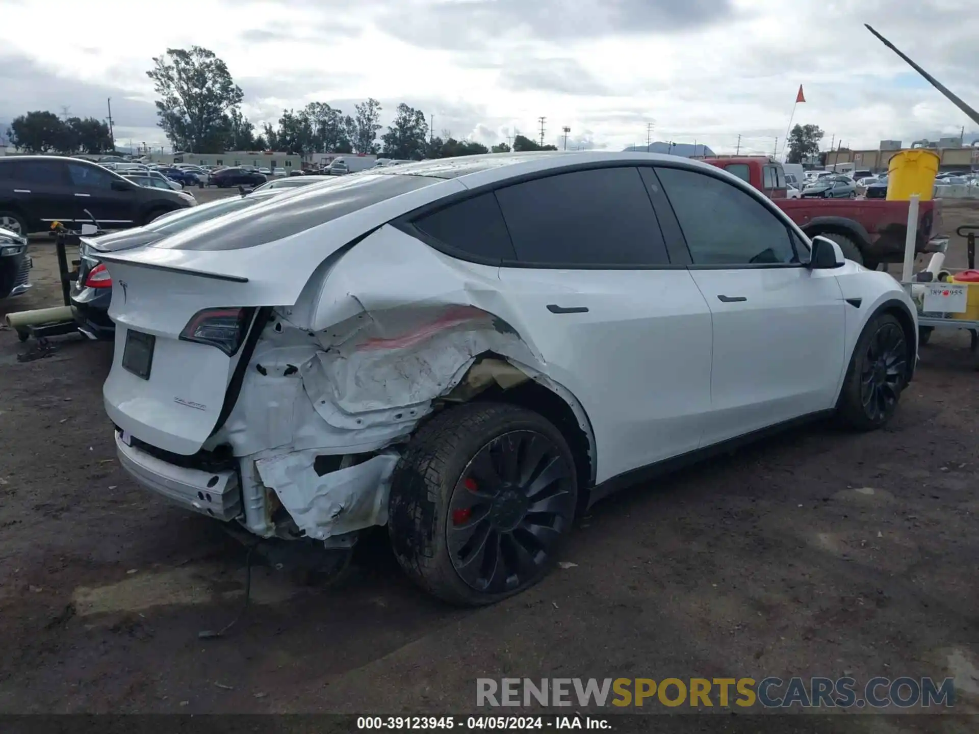 4 Photograph of a damaged car 5YJYGDEF1MF277895 TESLA MODEL Y 2021