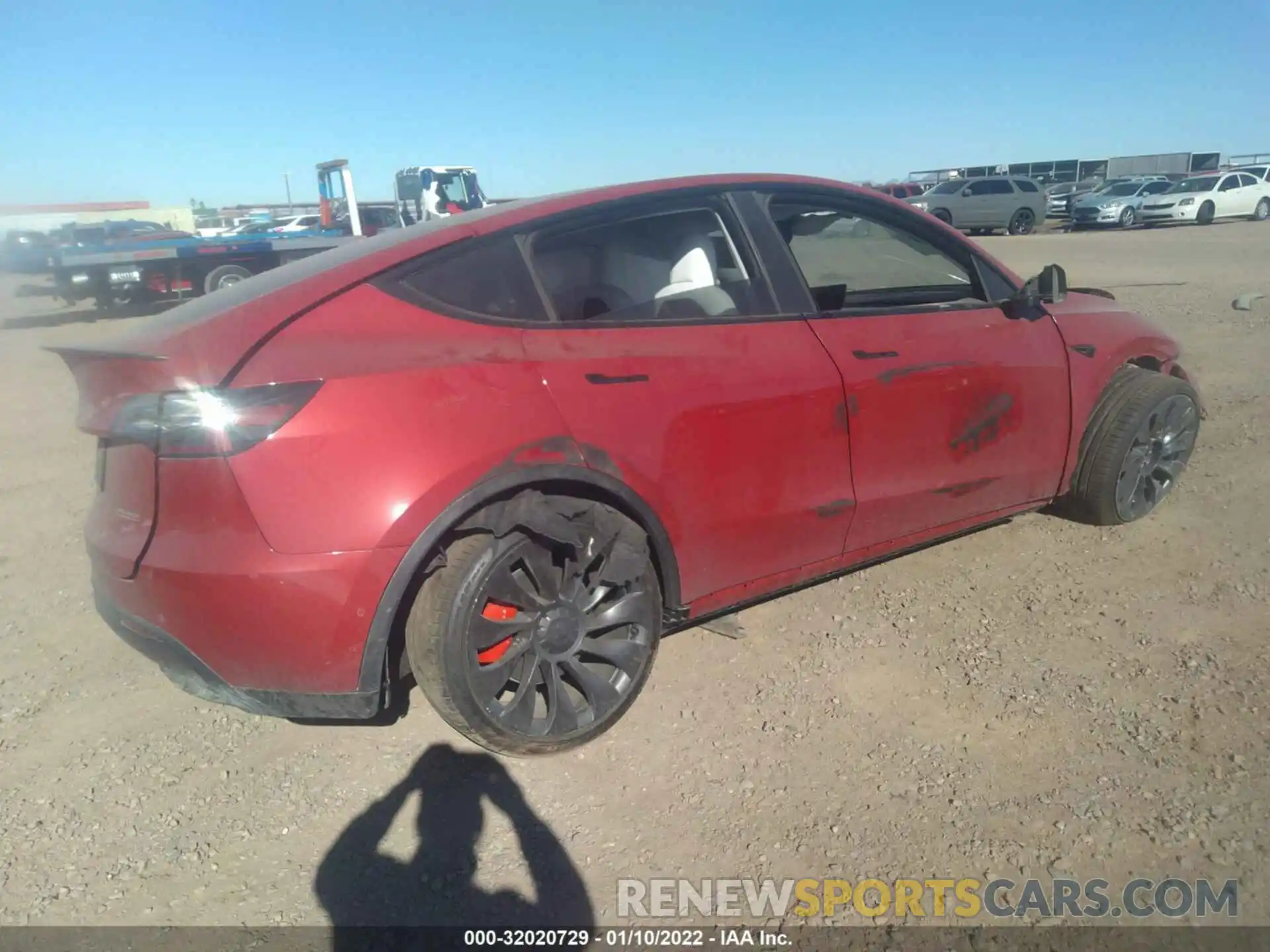 4 Photograph of a damaged car 5YJYGDEF1MF303959 TESLA MODEL Y 2021