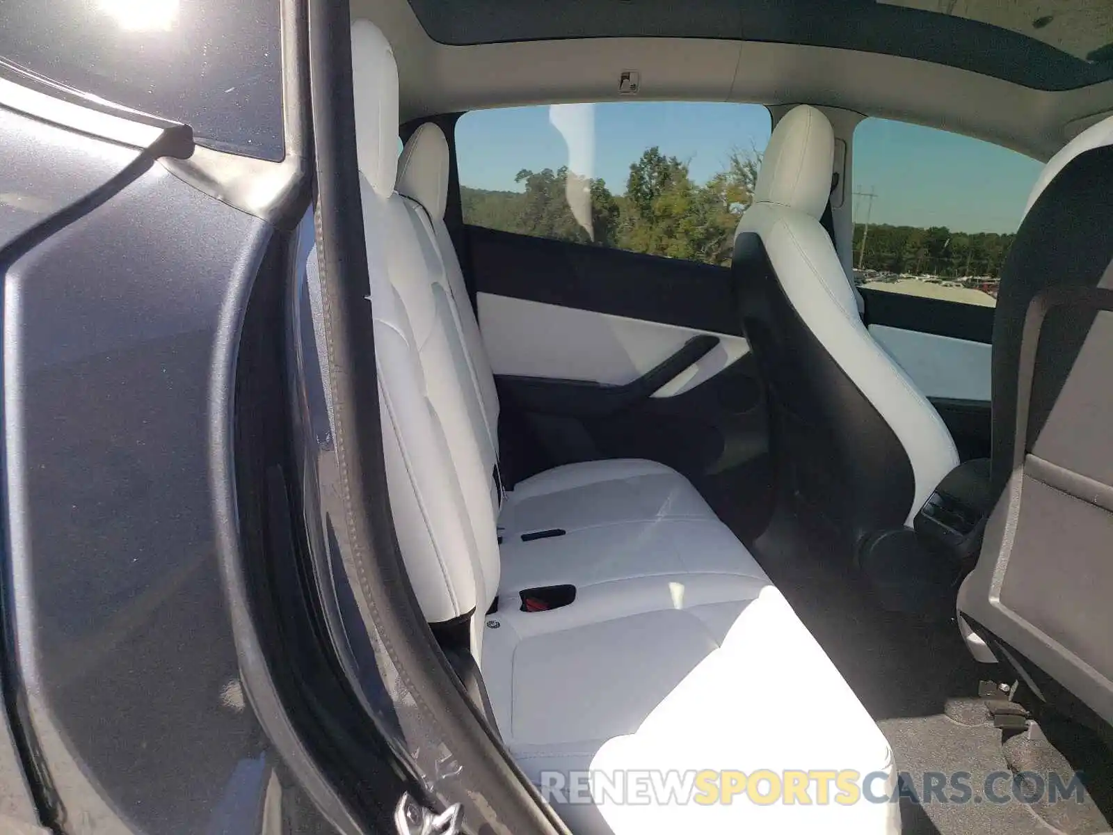 6 Photograph of a damaged car 5YJYGDEF2MF081447 TESLA MODEL Y 2021