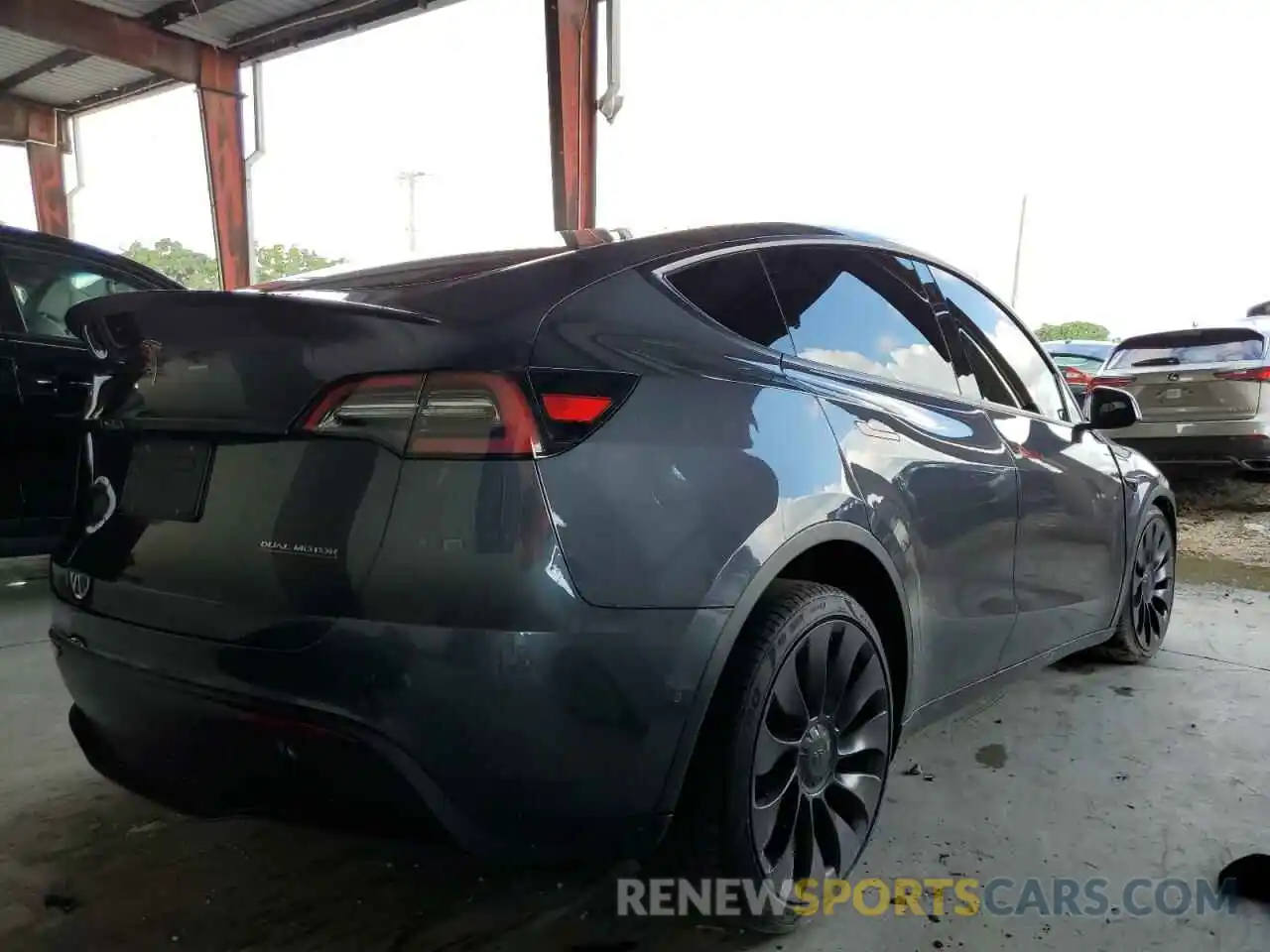 4 Photograph of a damaged car 5YJYGDEF2MF194637 TESLA MODEL Y 2021