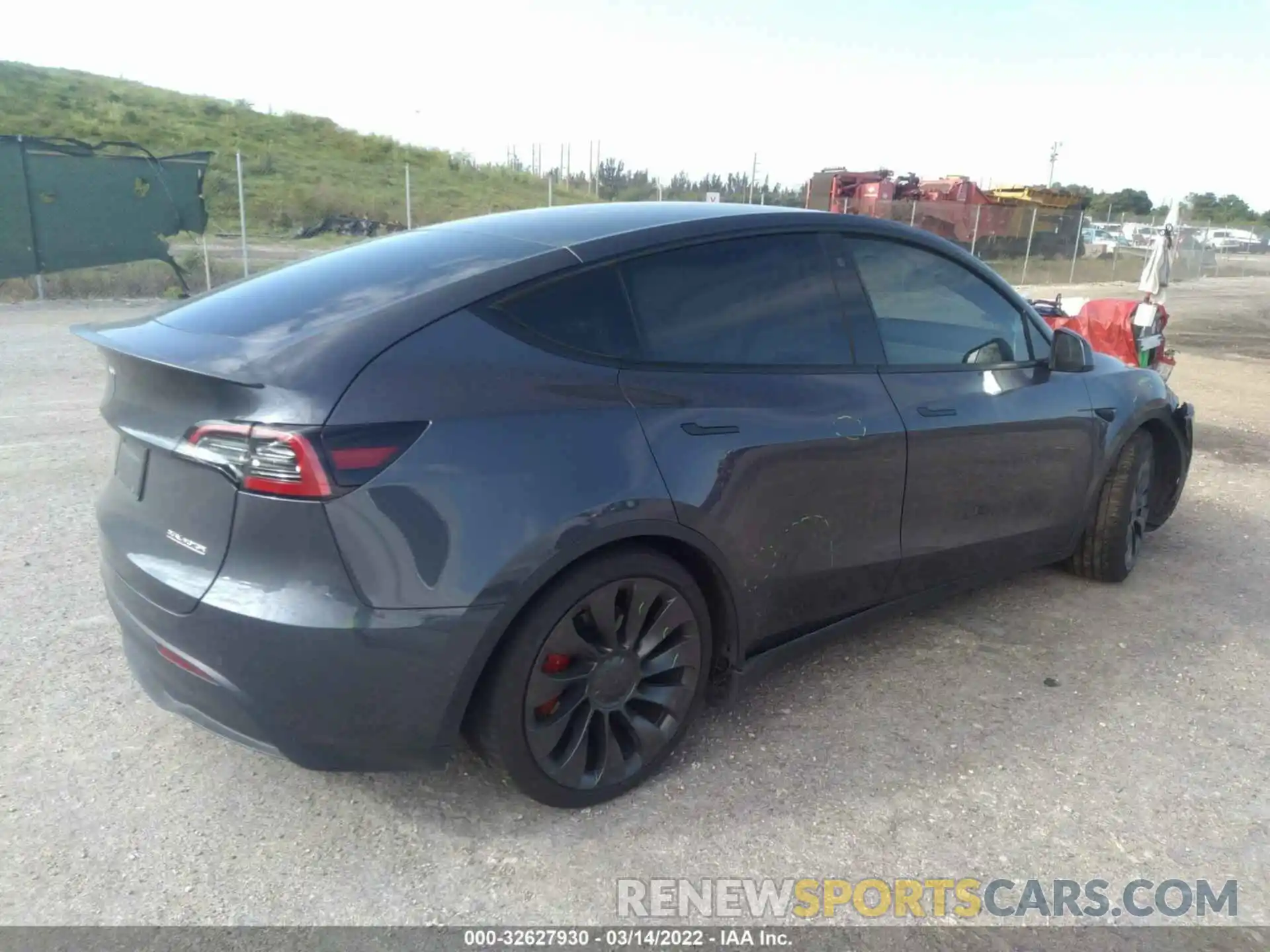 4 Photograph of a damaged car 5YJYGDEF2MF197165 TESLA MODEL Y 2021