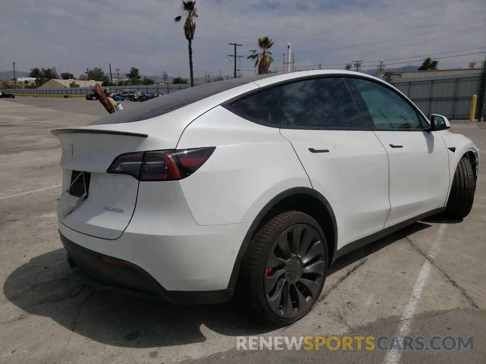 4 Photograph of a damaged car 5YJYGDEF2MF216538 TESLA MODEL Y 2021