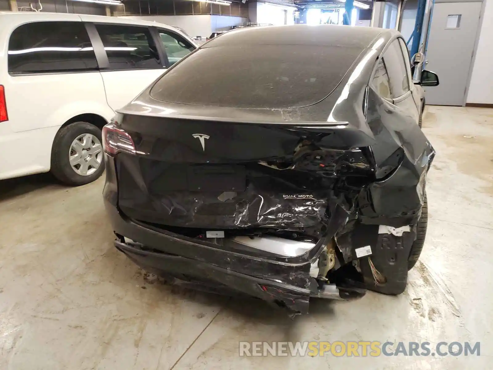 9 Photograph of a damaged car 5YJYGDEF2MF263407 TESLA MODEL Y 2021