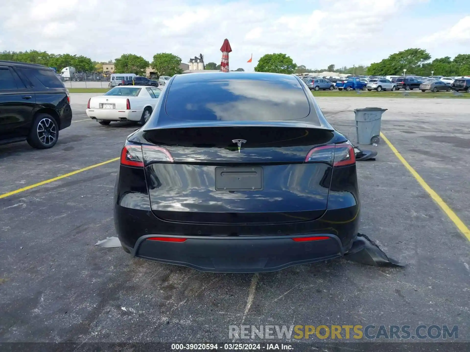 16 Photograph of a damaged car 5YJYGDEF2MF268882 TESLA MODEL Y 2021