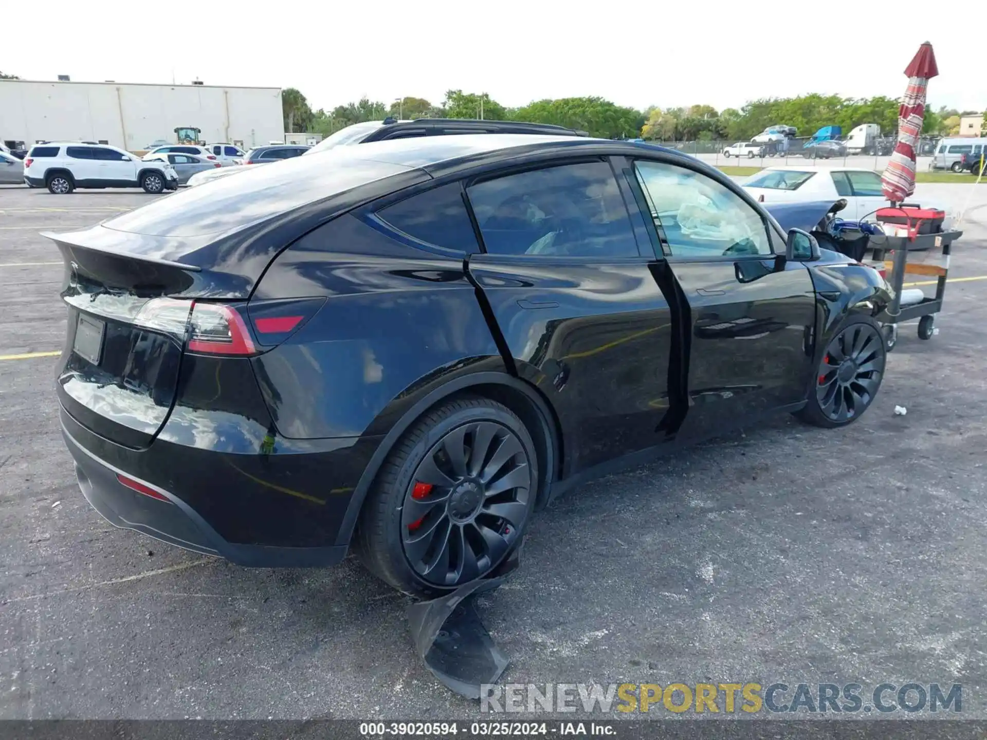 4 Photograph of a damaged car 5YJYGDEF2MF268882 TESLA MODEL Y 2021