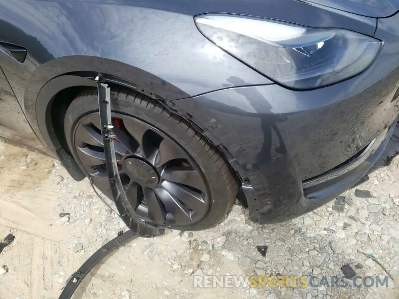 10 Photograph of a damaged car 5YJYGDEF3MF133720 TESLA MODEL Y 2021