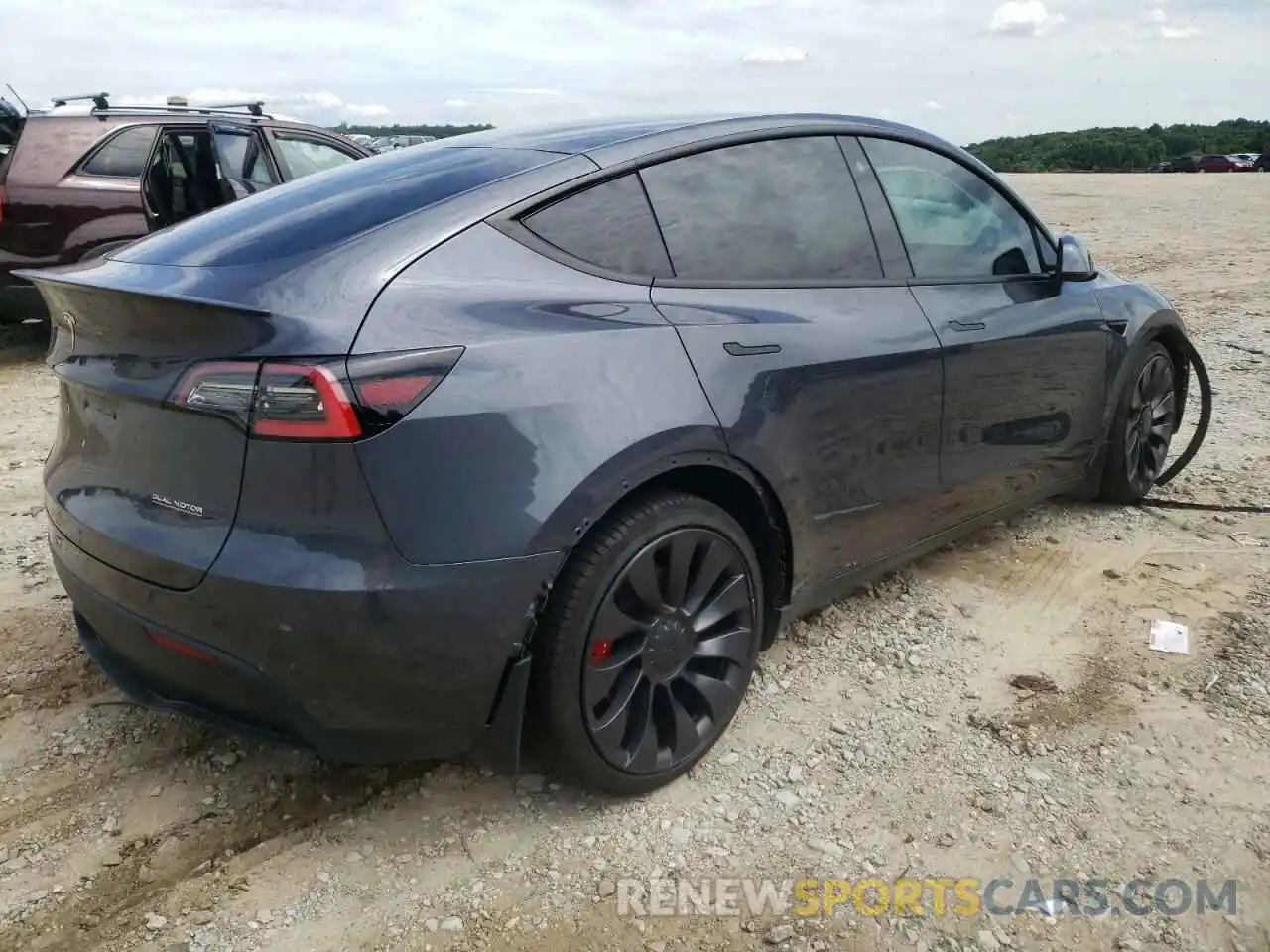 4 Photograph of a damaged car 5YJYGDEF3MF133720 TESLA MODEL Y 2021