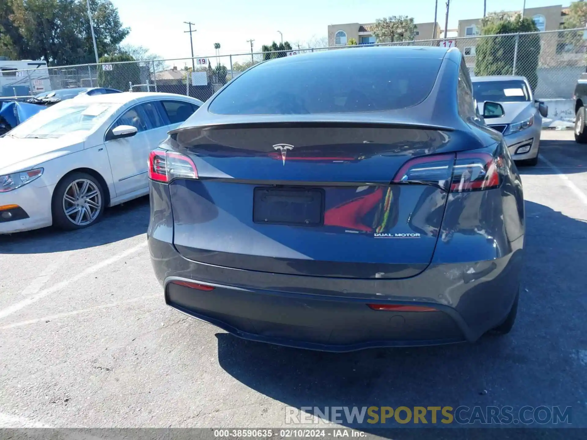 17 Photograph of a damaged car 5YJYGDEF3MF134768 TESLA MODEL Y 2021